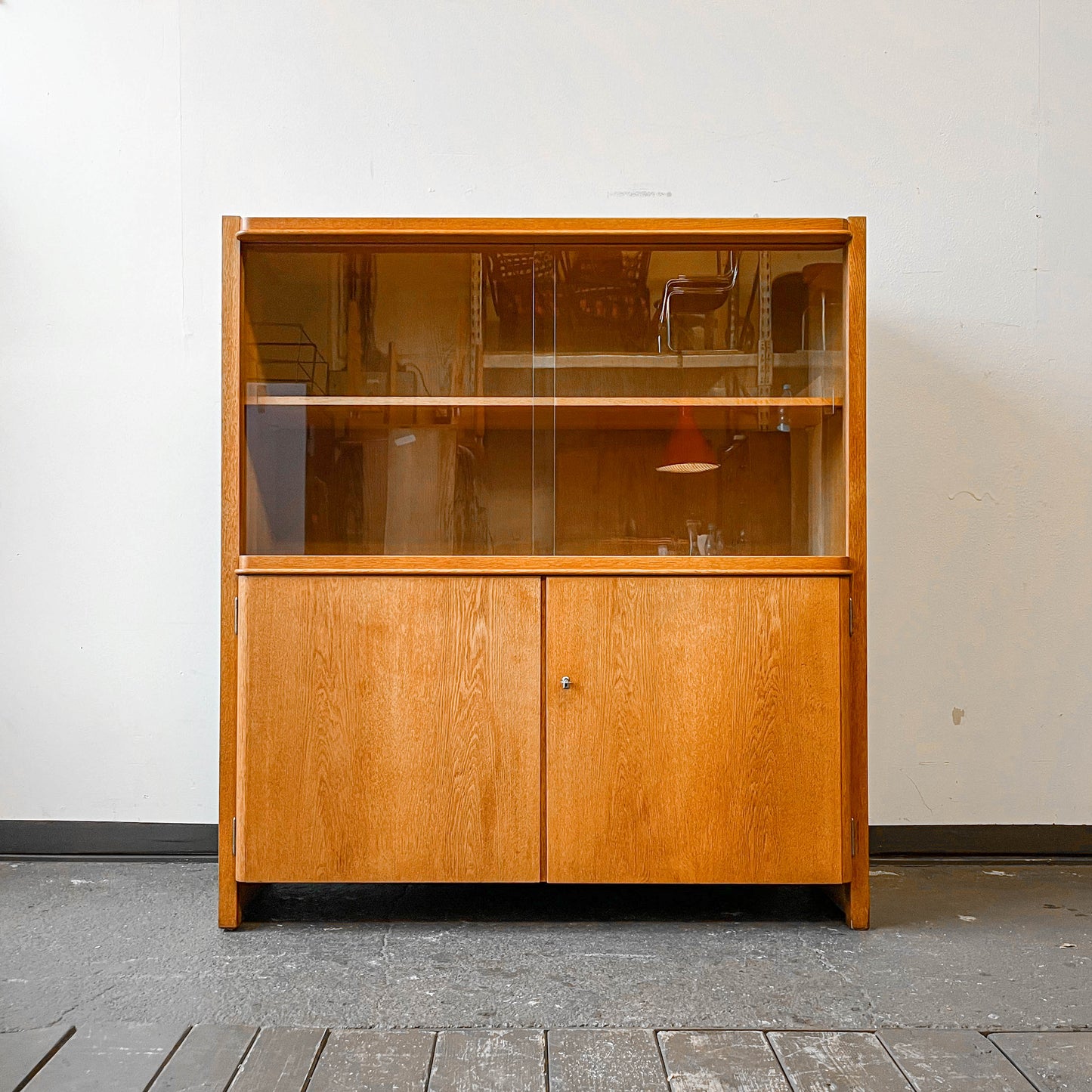 hellerau vitrinenschrank Y301_0401