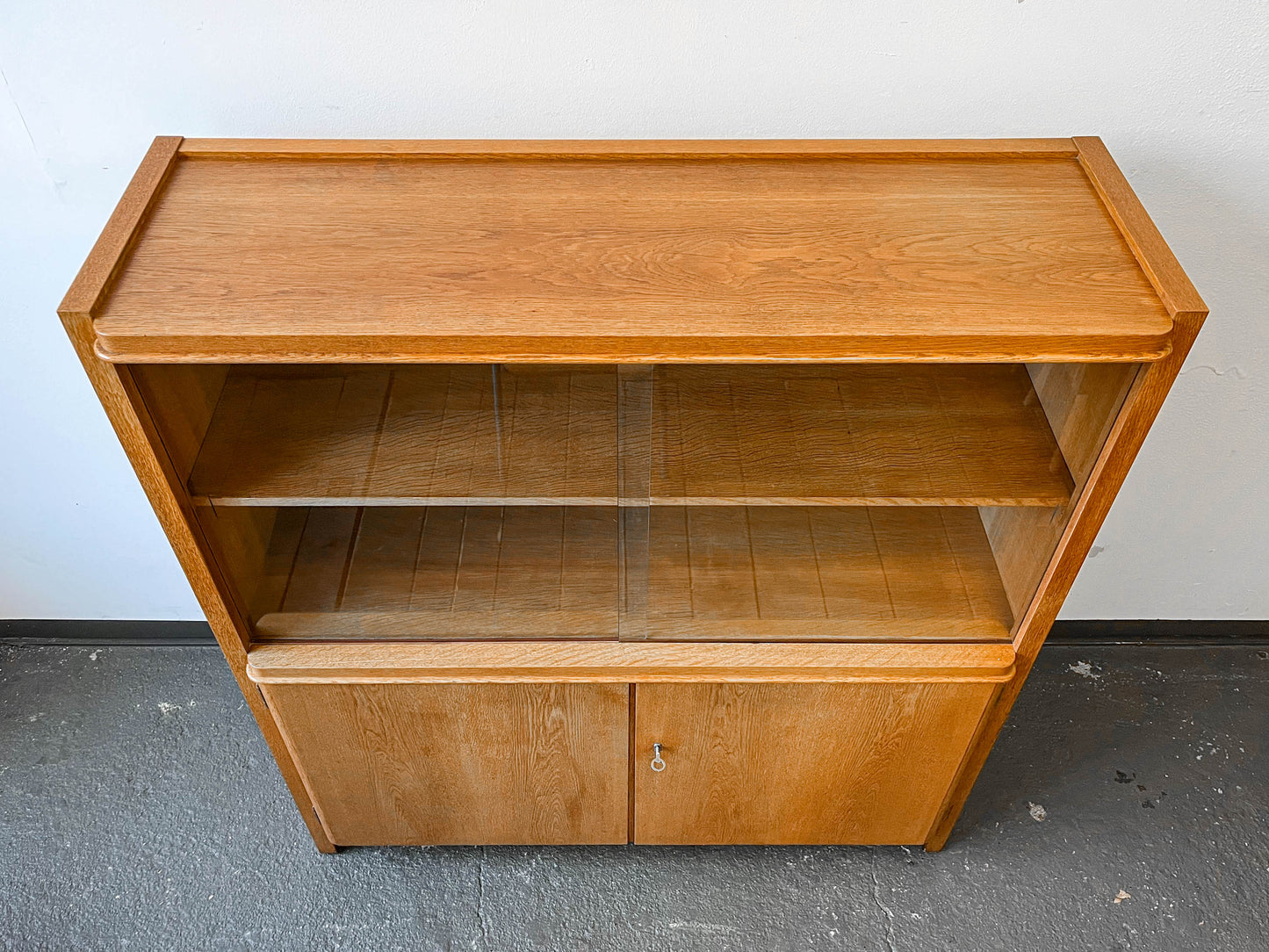 hellerau vitrinenschrank Y301_0401