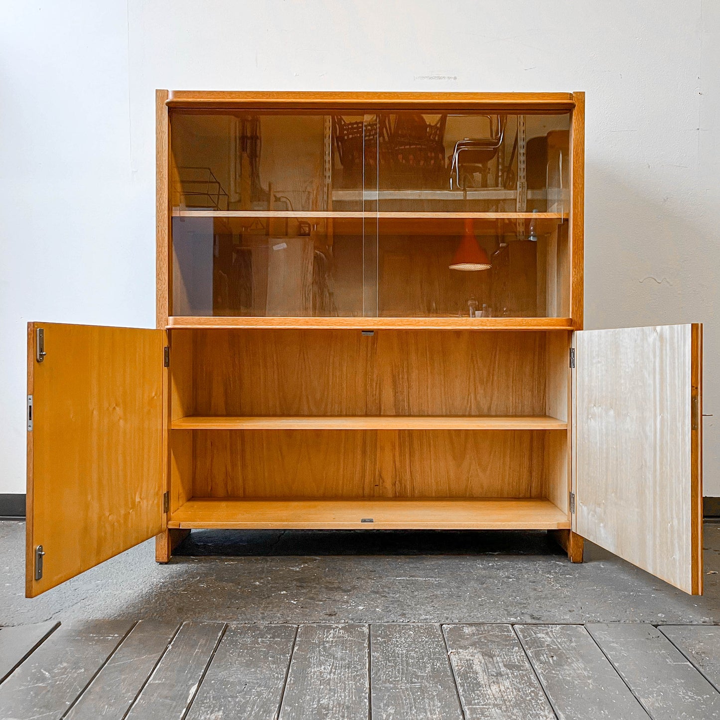 hellerau vitrinenschrank Y301_0401