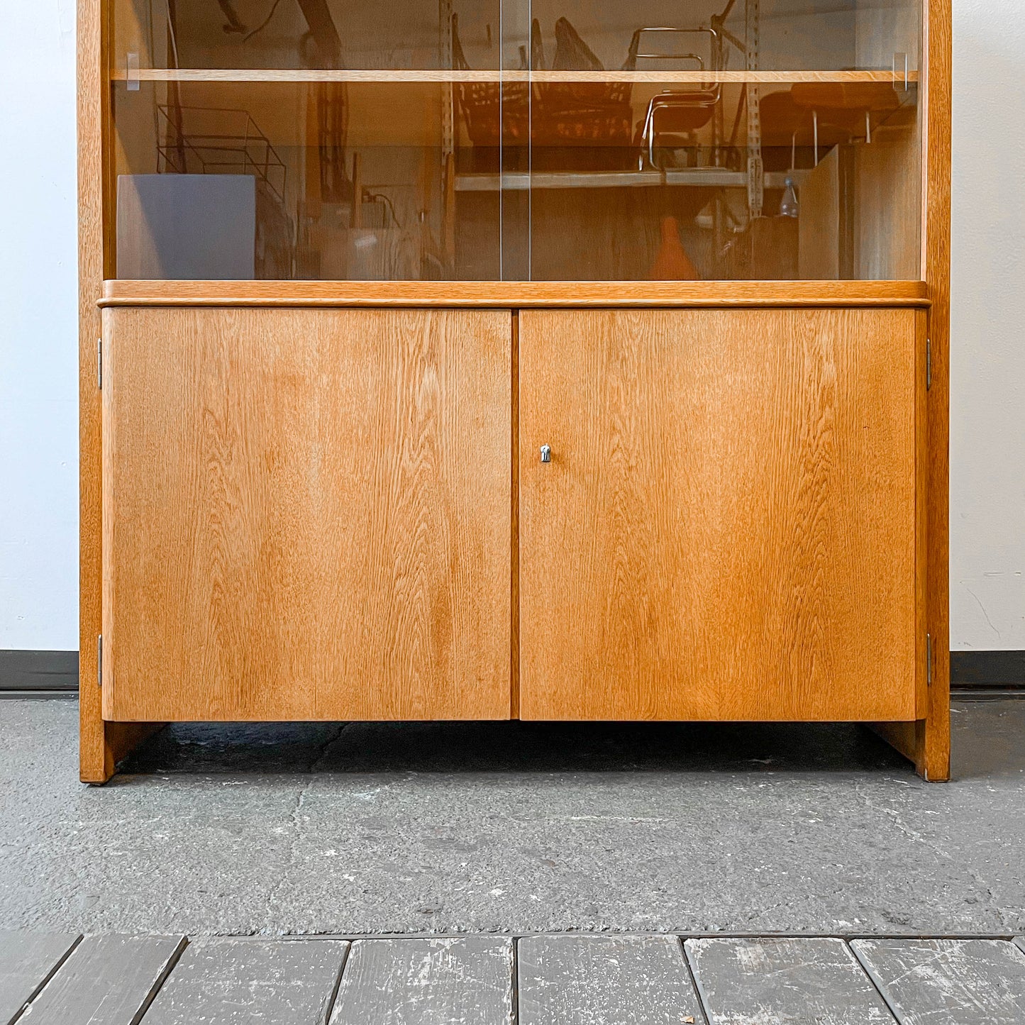 hellerau vitrinenschrank Y301_0401