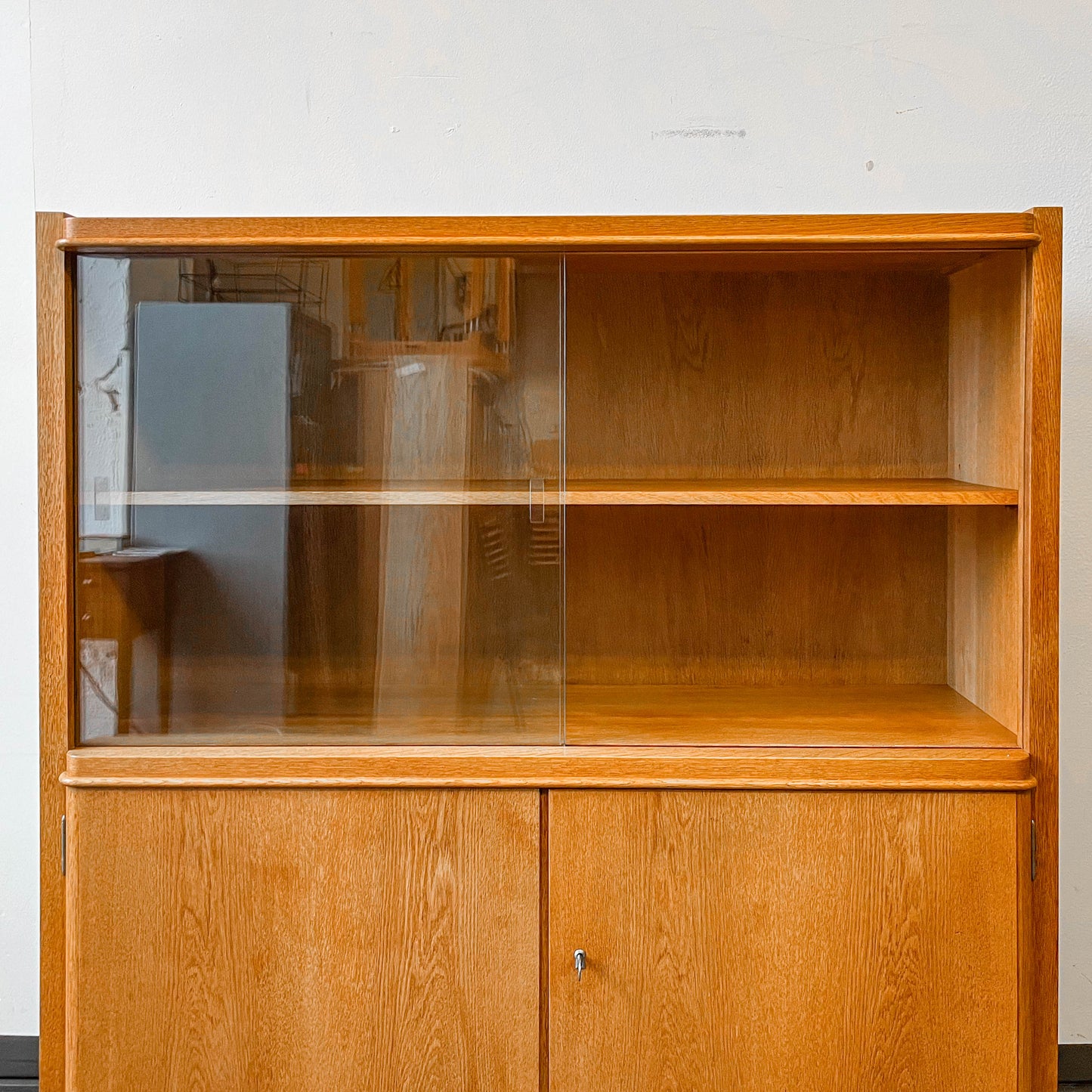 hellerau vitrinenschrank Y301_0401