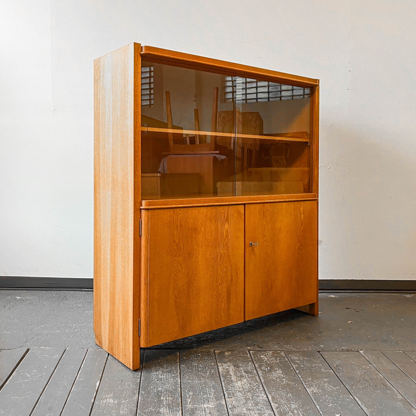 hellerau vitrinenschrank Y301_0401