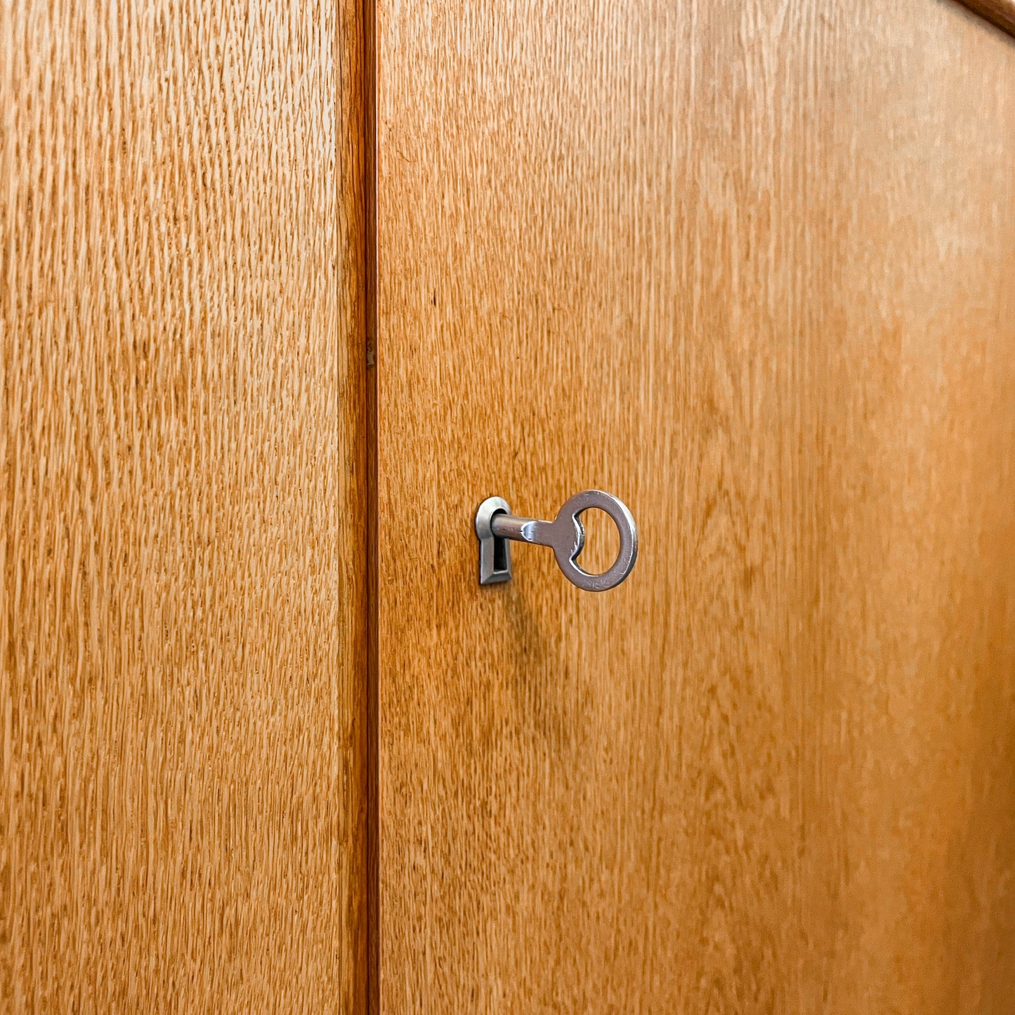 hellerau vitrinenschrank Y301_0401