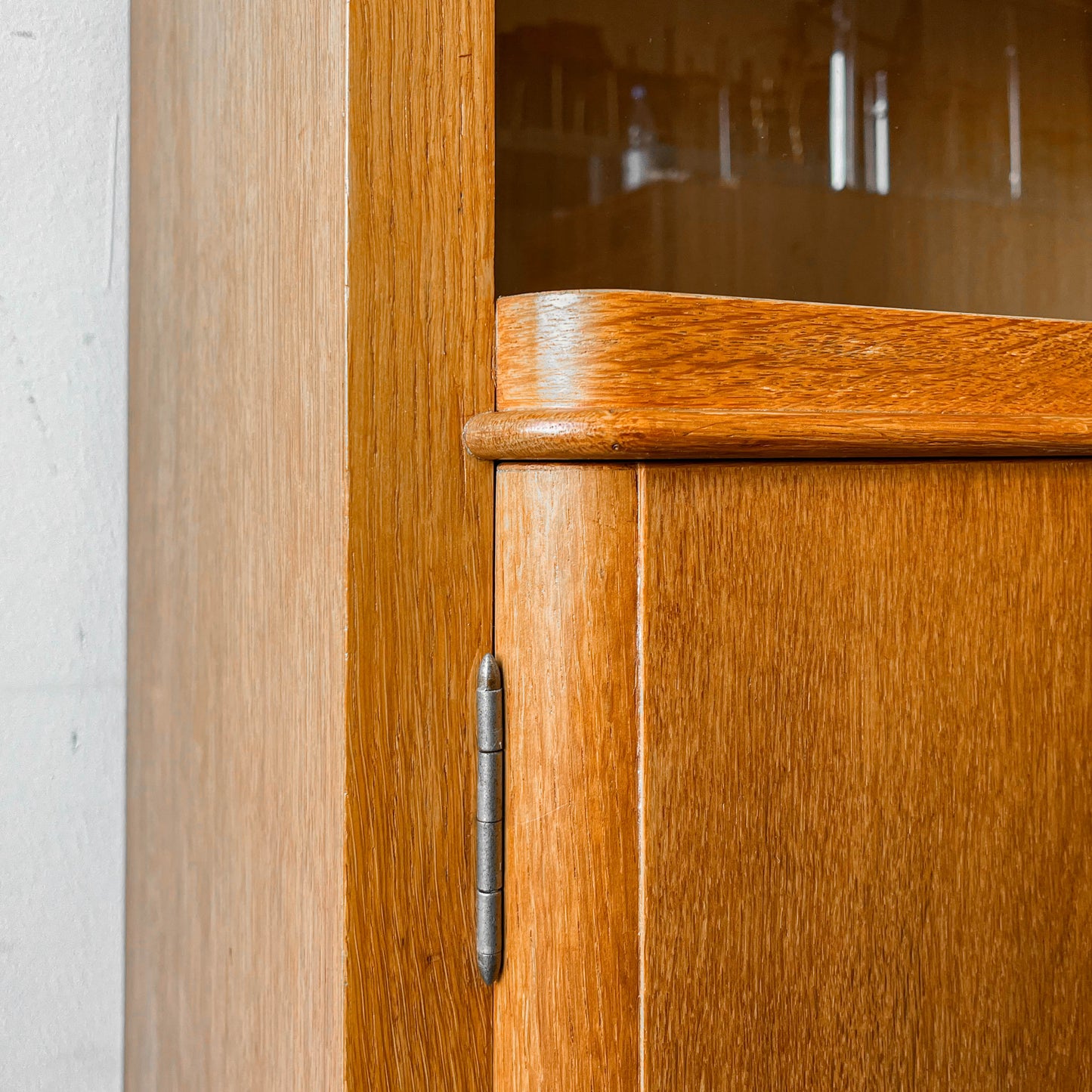 hellerau vitrinenschrank Y303_0601
