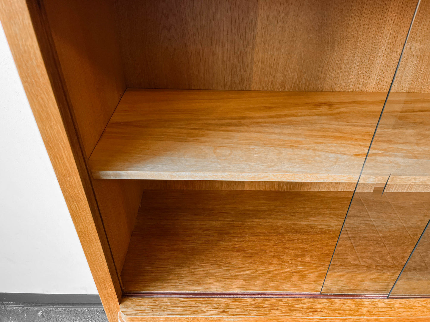 hellerau vitrinenschrank Y303_0601