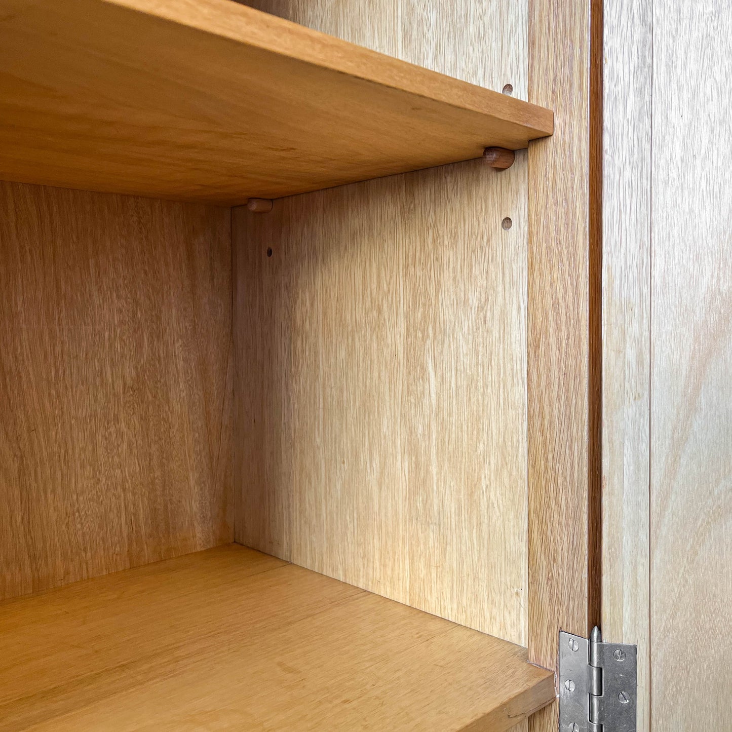hellerau vitrinenschrank Y303_0601