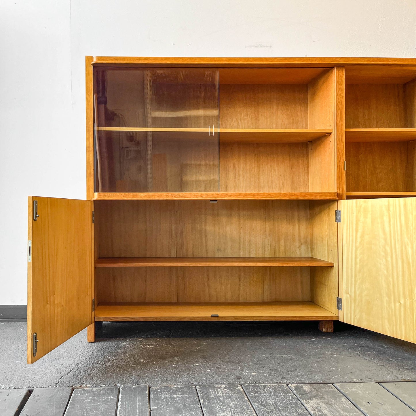 hellerau vitrinenschrank Y303_0601