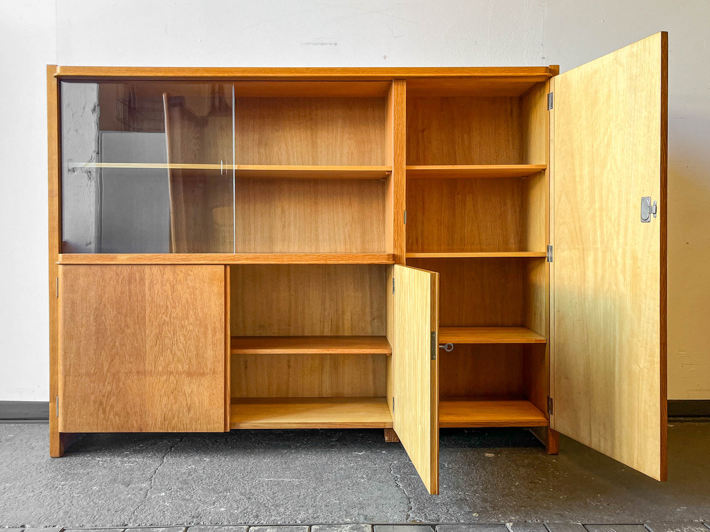 hellerau vitrinenschrank Y303_0601