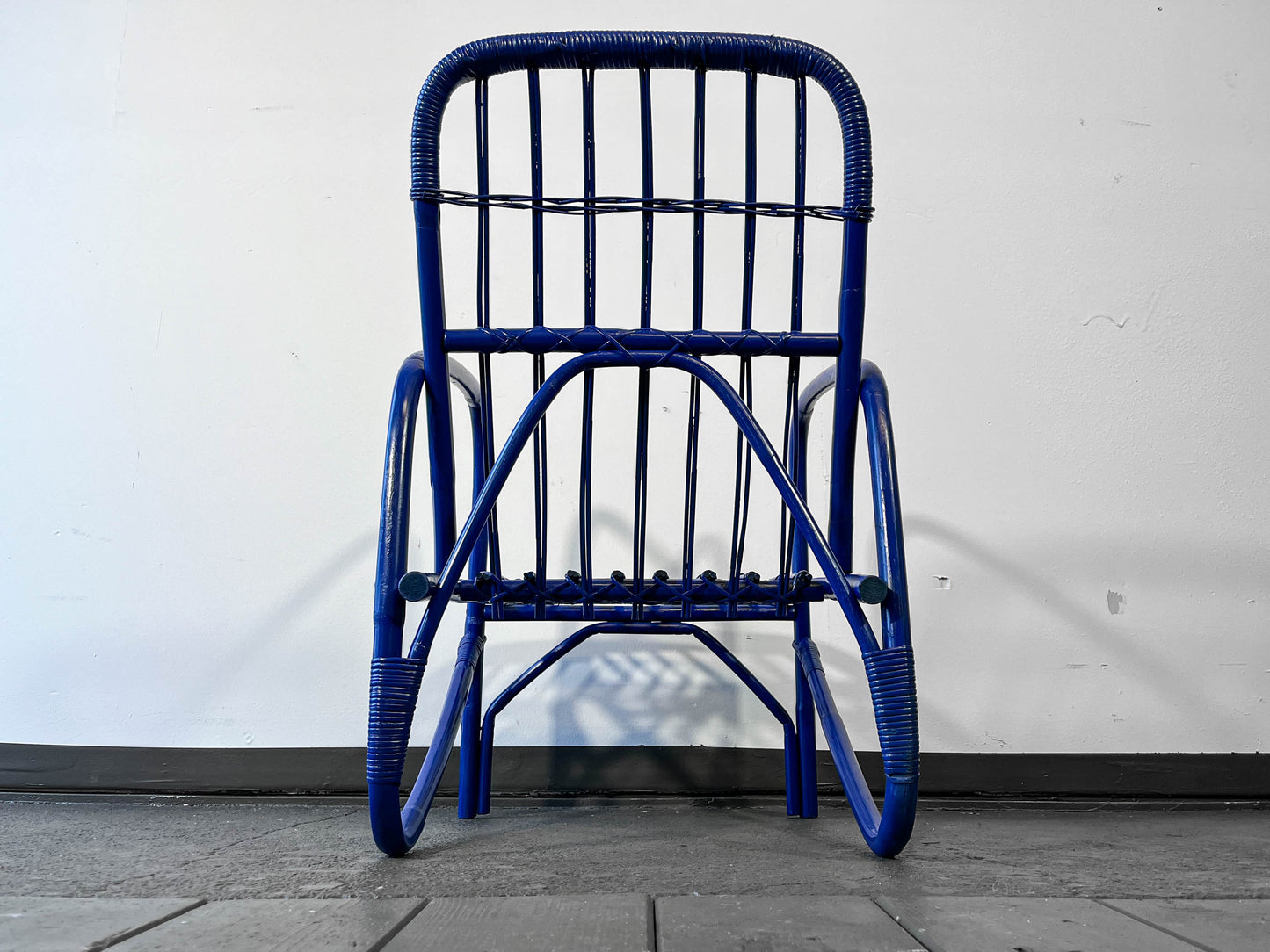 blauer stuhl aus bambus Y202_2201