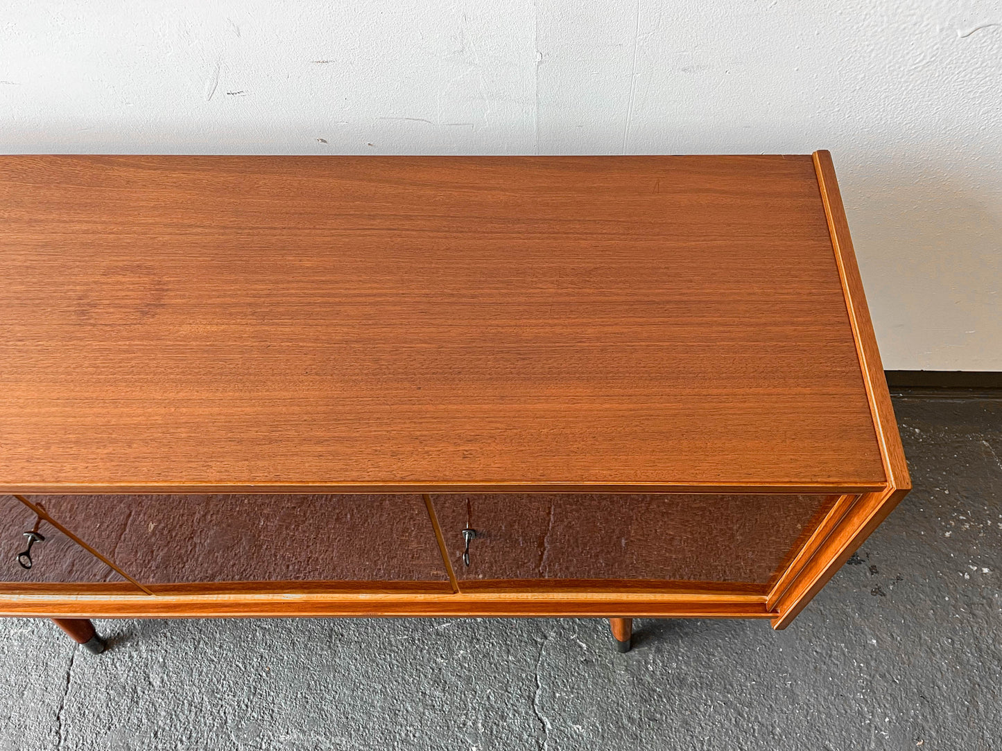 kleines sideboard Y303_0607