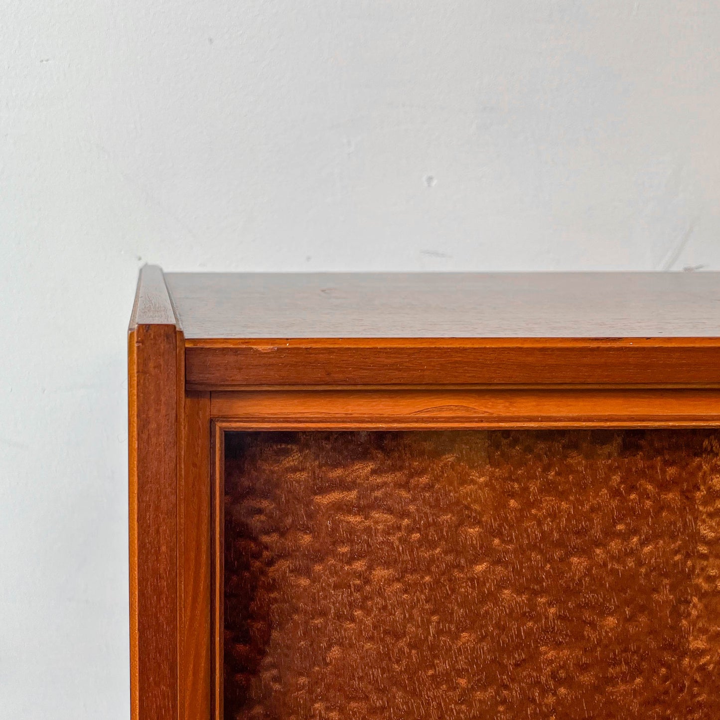 kleines sideboard Y303_0607