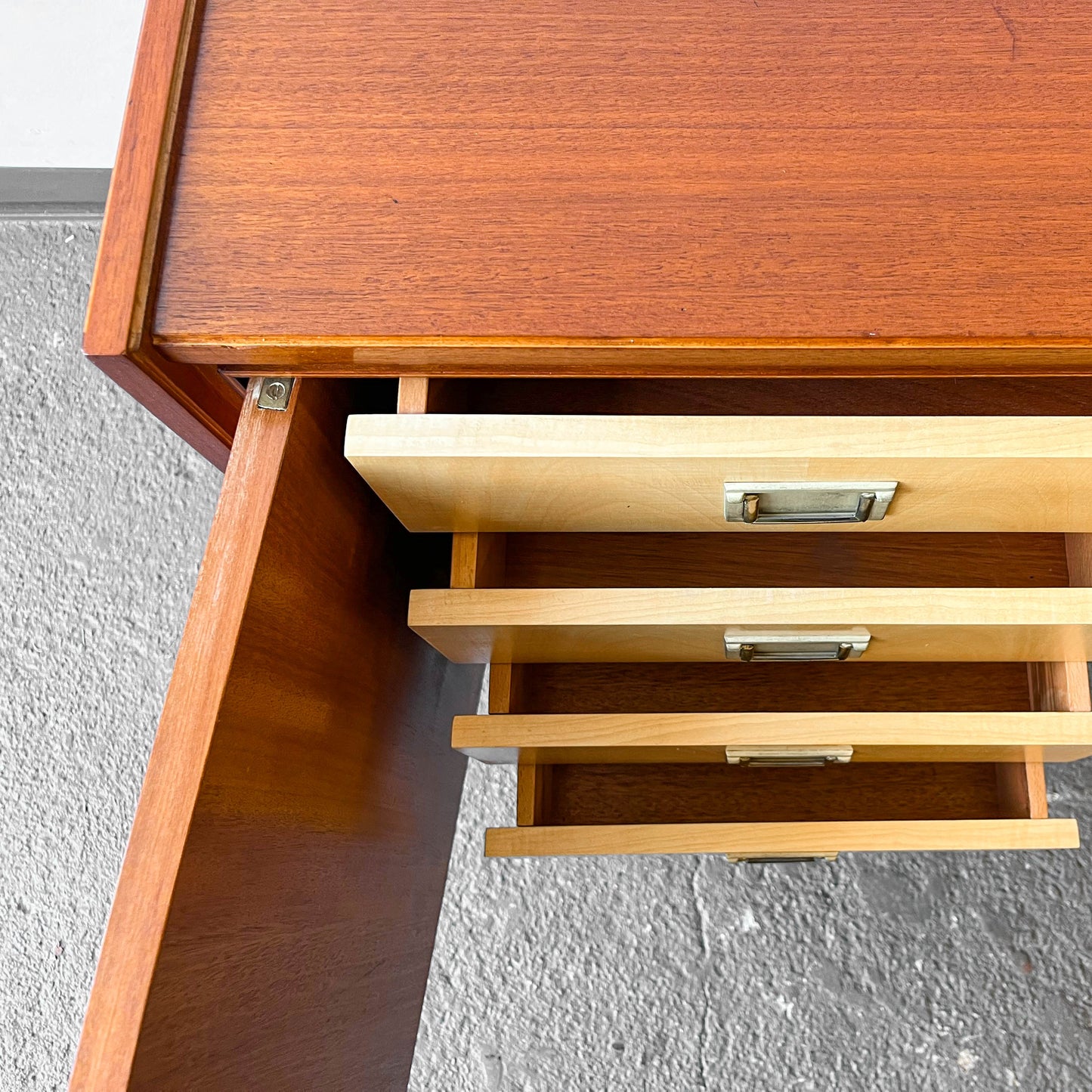kleines sideboard Y303_0607