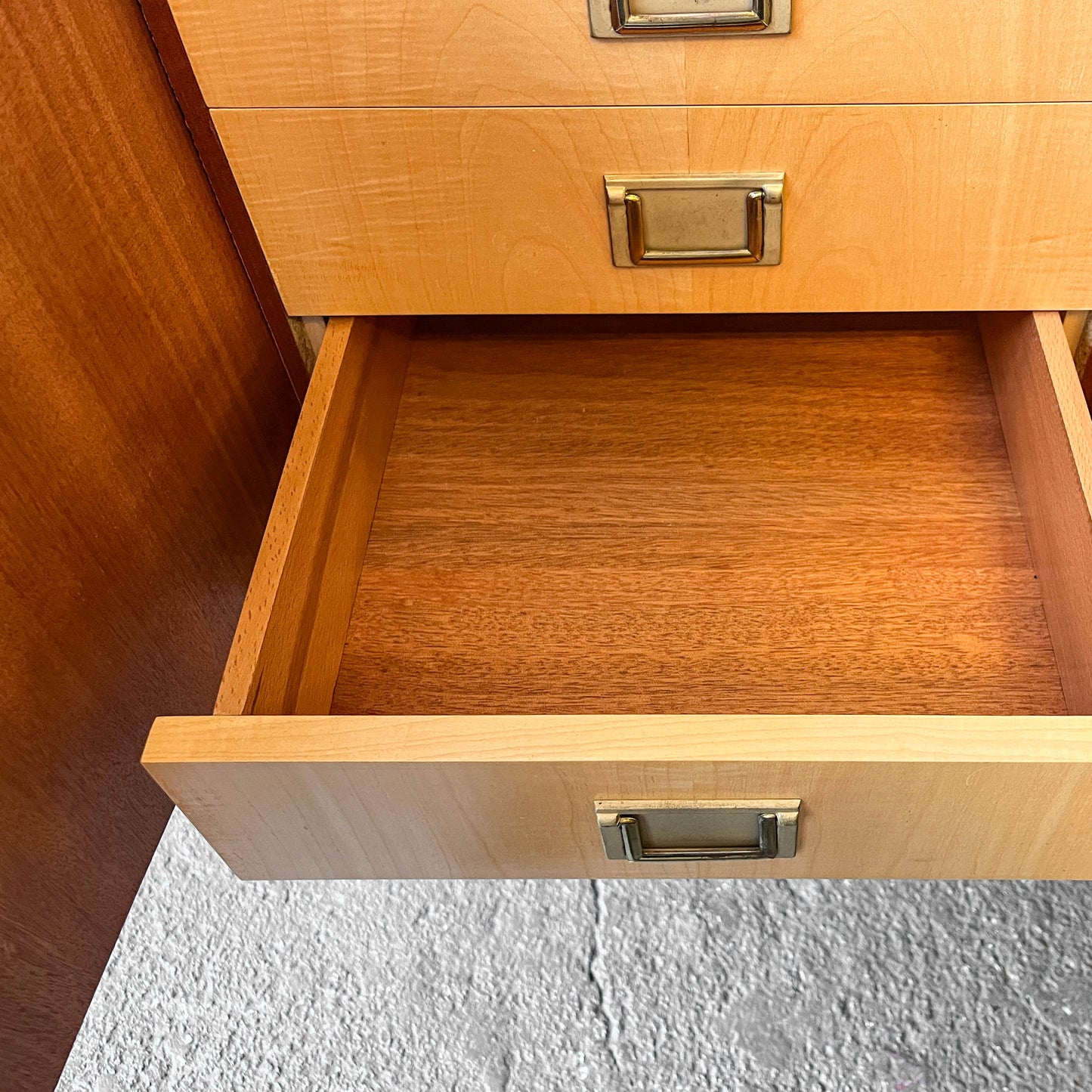 kleines sideboard Y303_0607