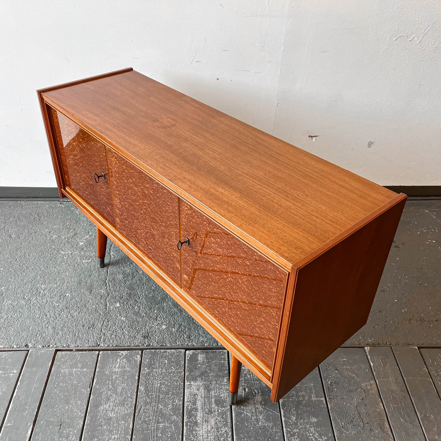 kleines sideboard Y303_0607