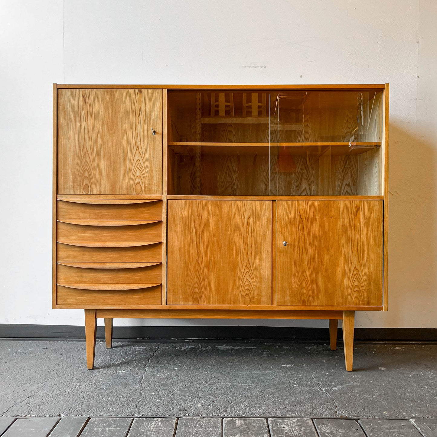 hellerau vitrinenschrank Y303_1901