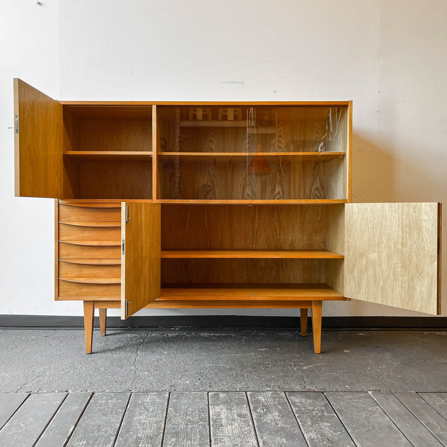 hellerau vitrinenschrank Y303_1901