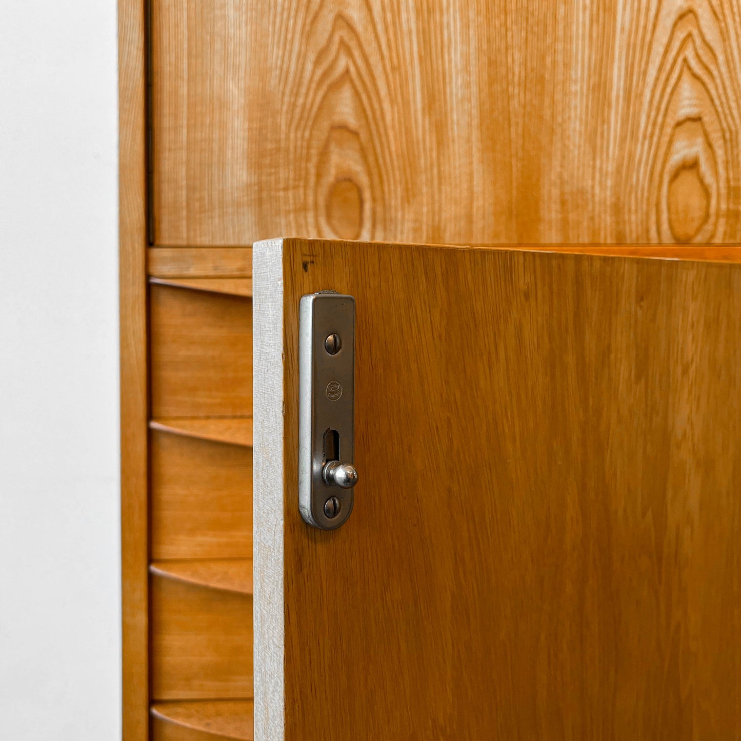 hellerau vitrinenschrank Y303_1901