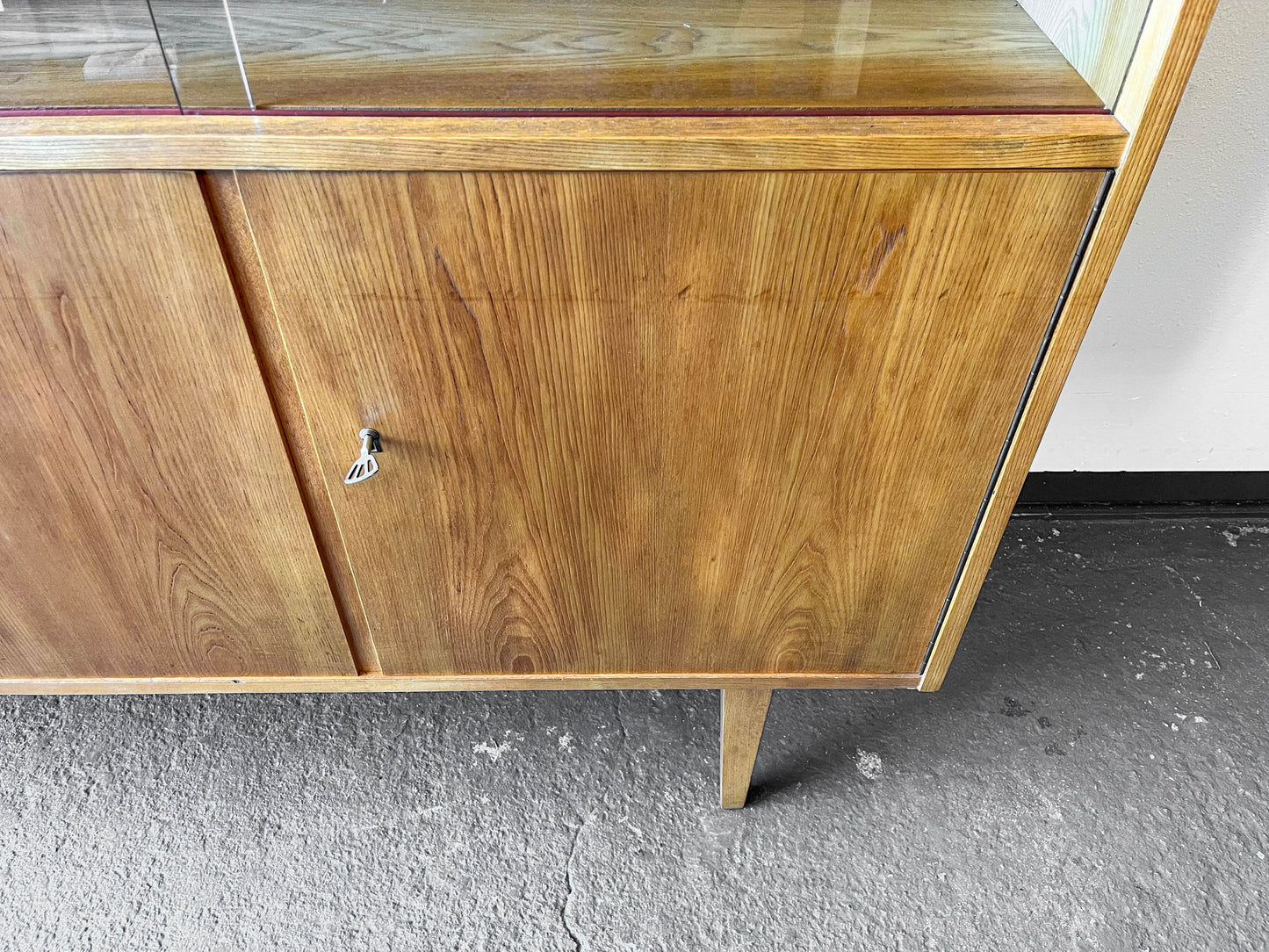 hellerau vitrinenschrank Y303_1901