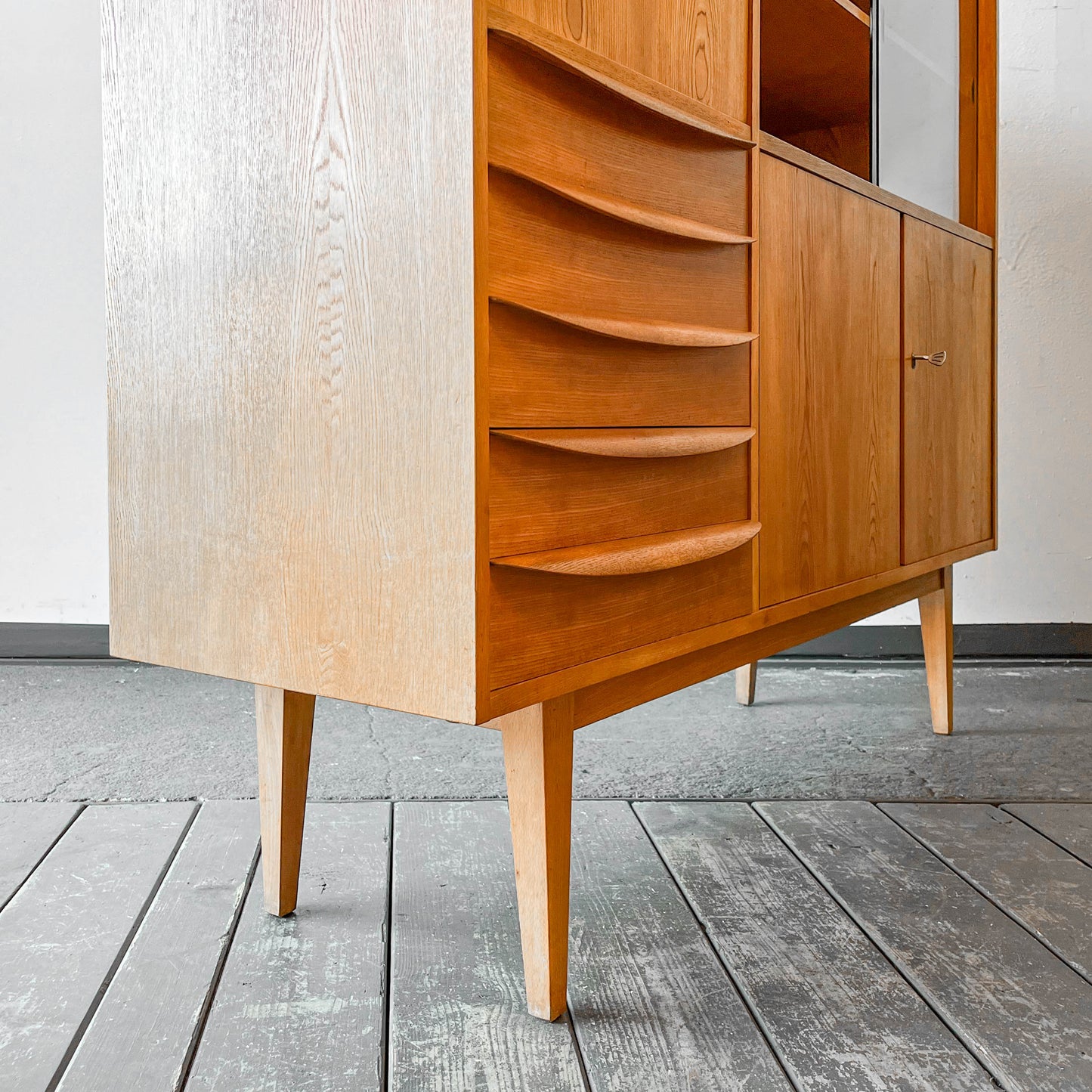 hellerau vitrinenschrank Y303_1901