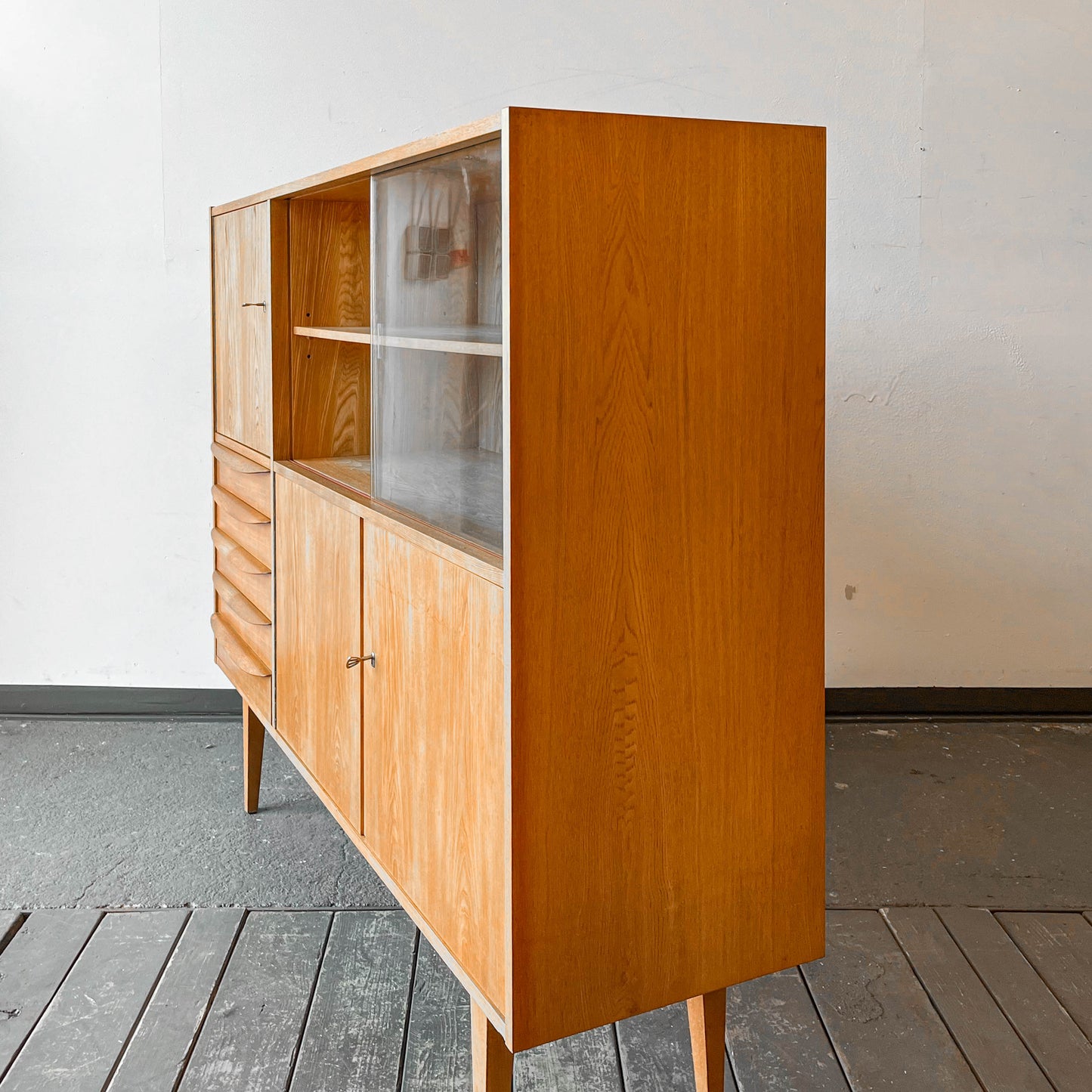 hellerau vitrinenschrank Y303_1901