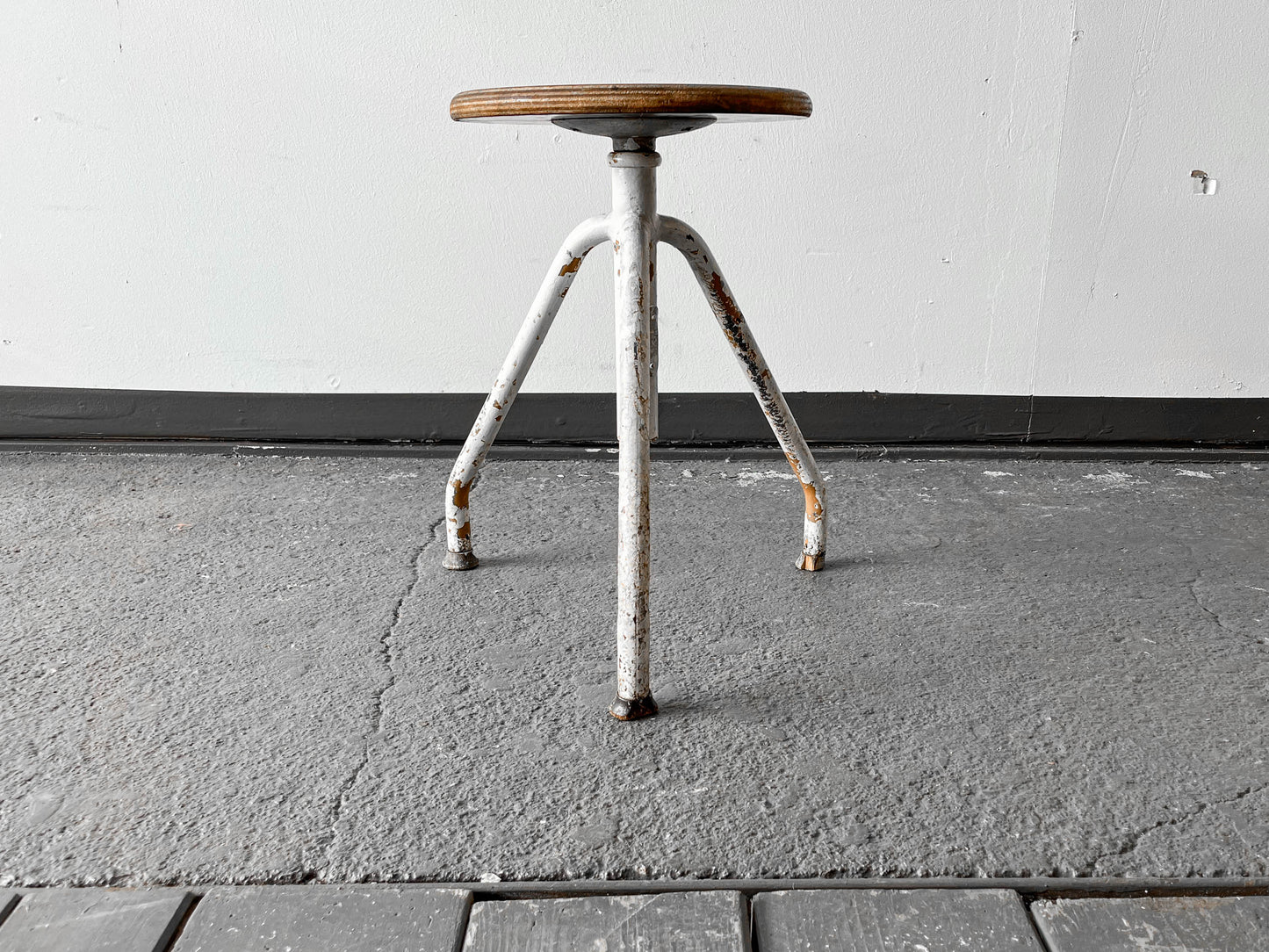 industriehocker mit siebdruckplatte Y205_1402