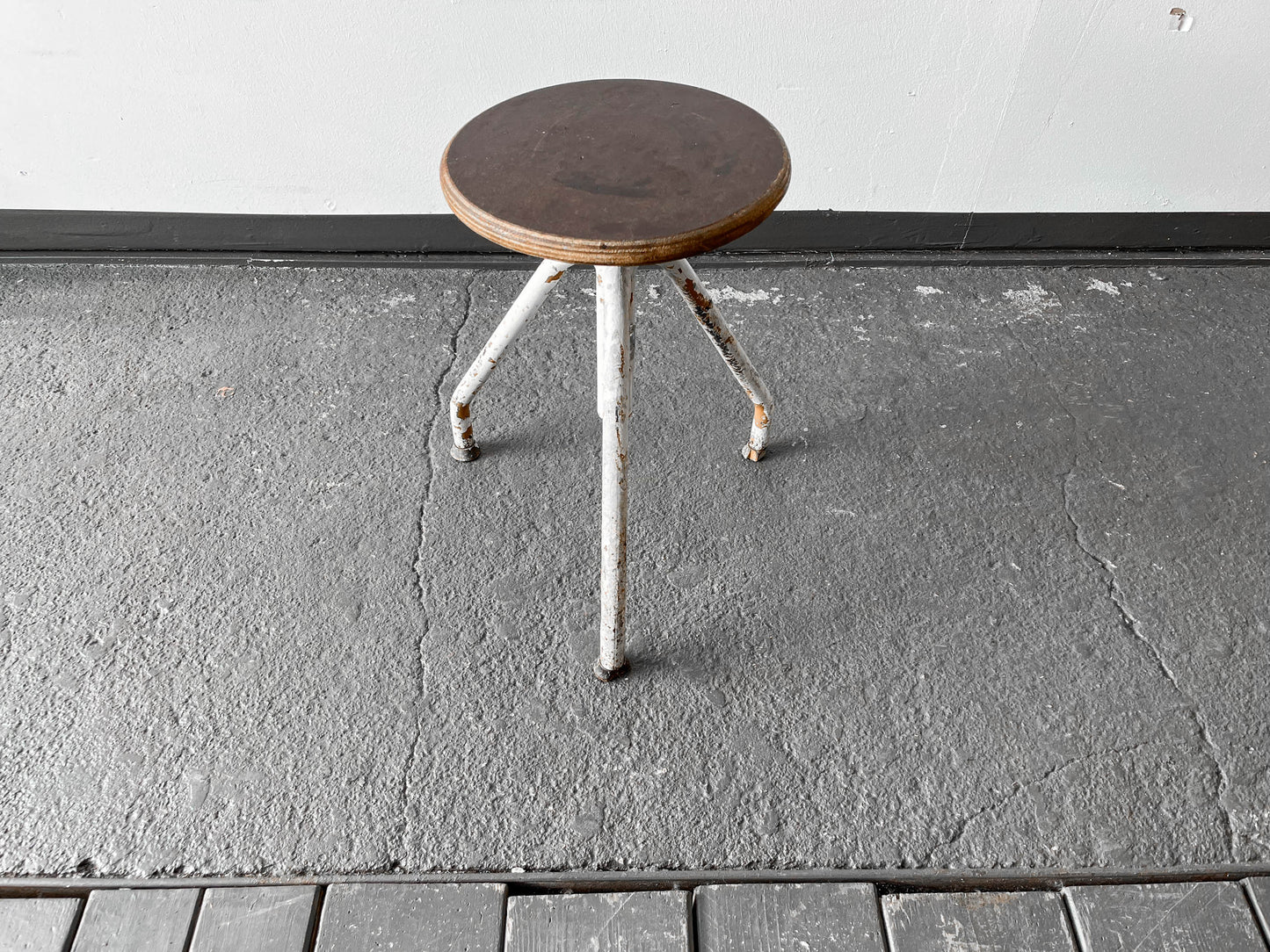 industriehocker mit siebdruckplatte Y205_1402