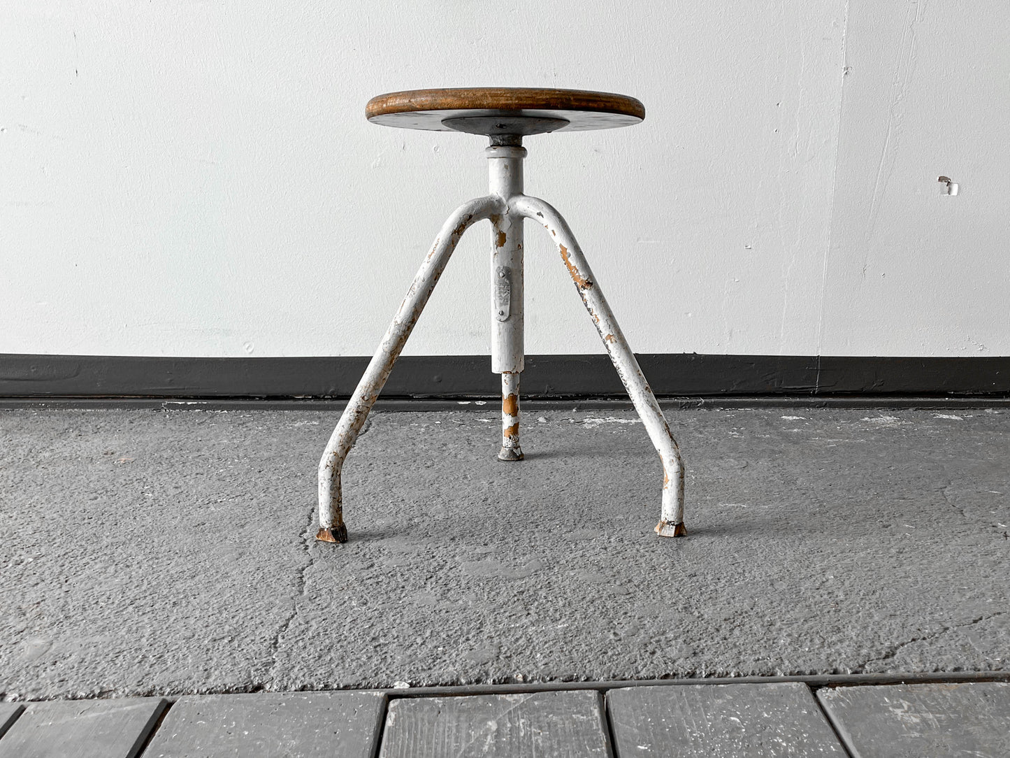 industriehocker mit siebdruckplatte Y205_1402