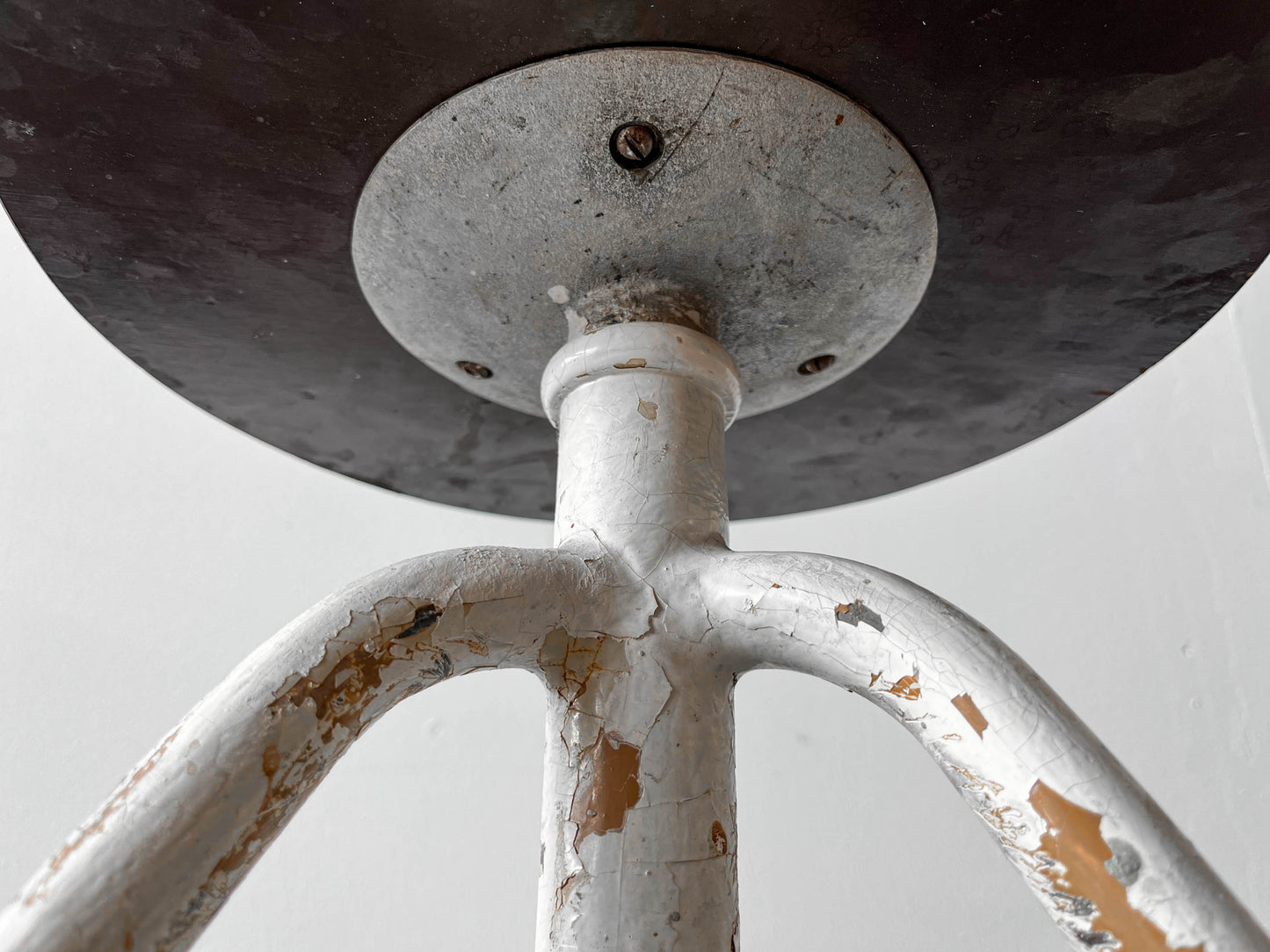 industriehocker mit siebdruckplatte Y205_1402