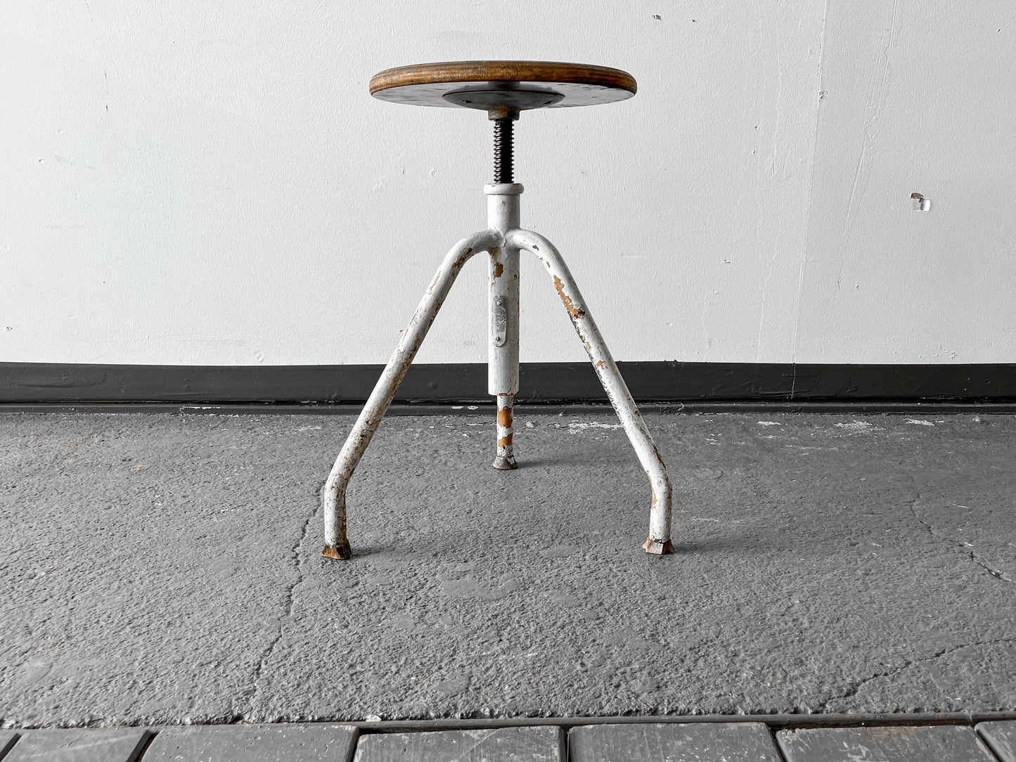 industriehocker mit siebdruckplatte Y205_1402