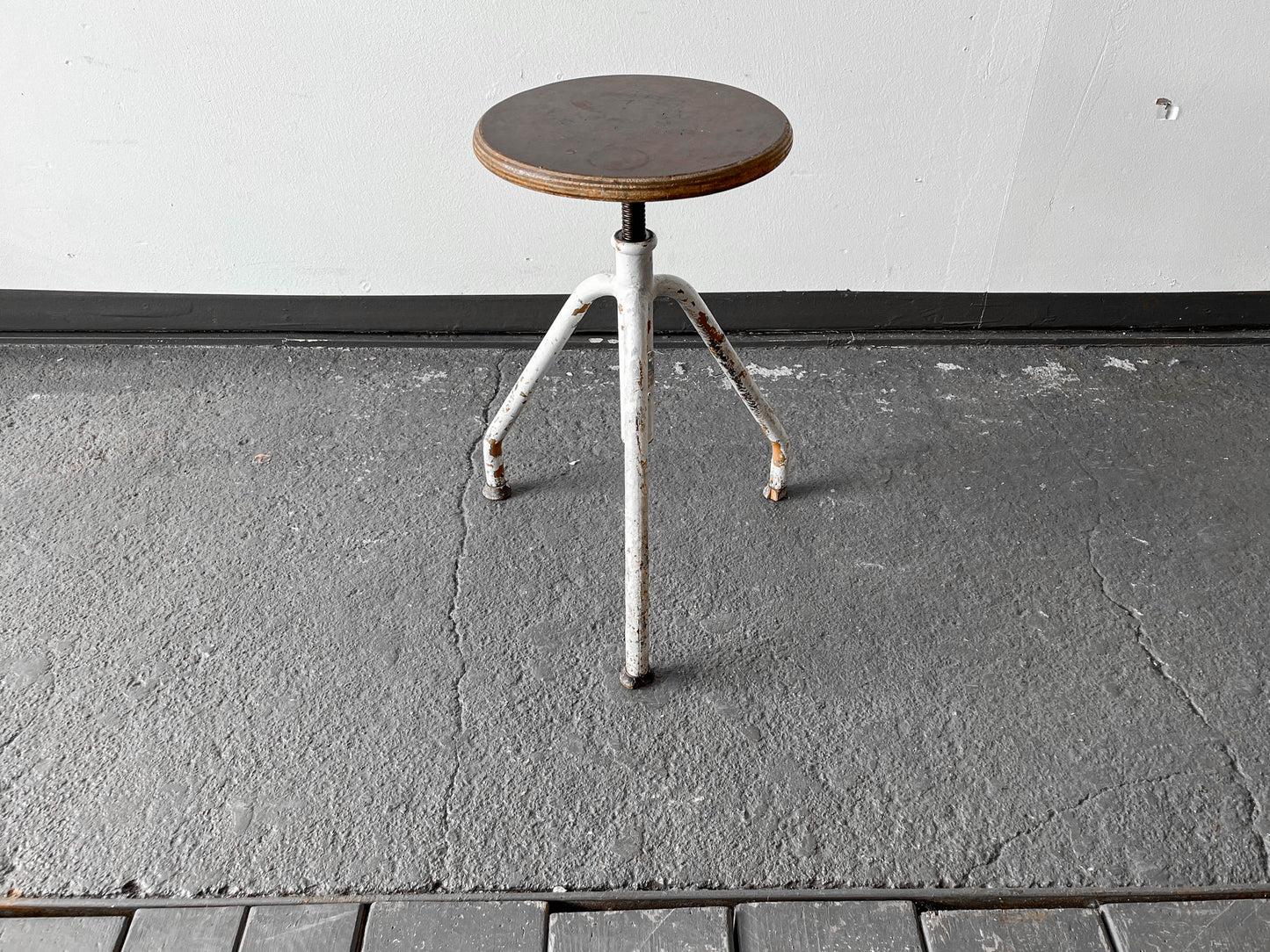 industriehocker mit siebdruckplatte Y205_1402