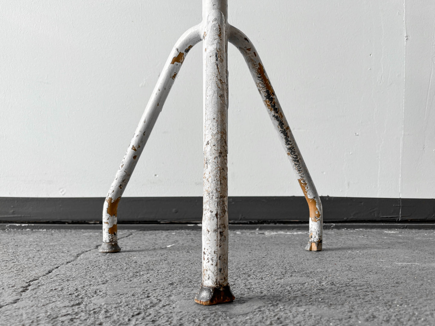 industriehocker mit siebdruckplatte Y205_1402