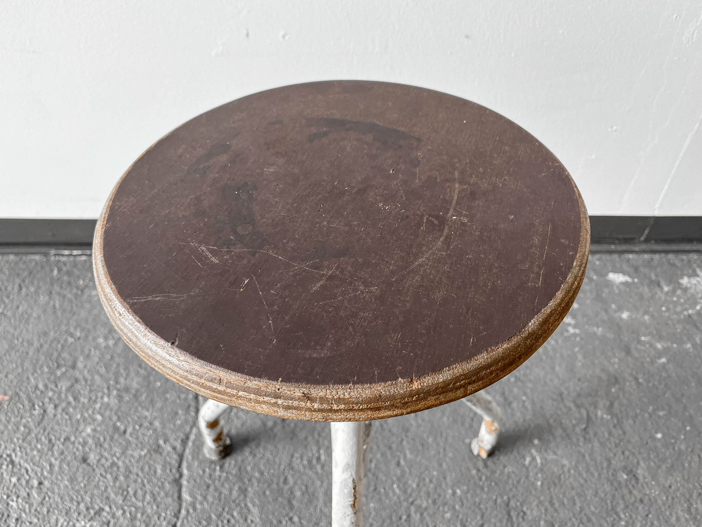 industriehocker mit siebdruckplatte Y205_1402