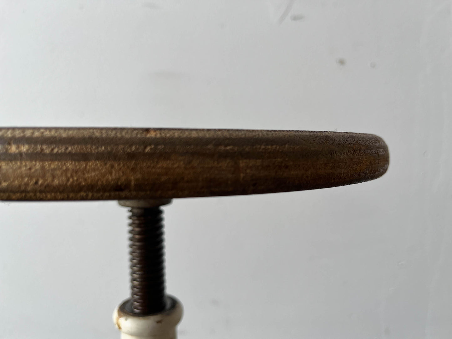 industriehocker mit siebdruckplatte Y205_1402