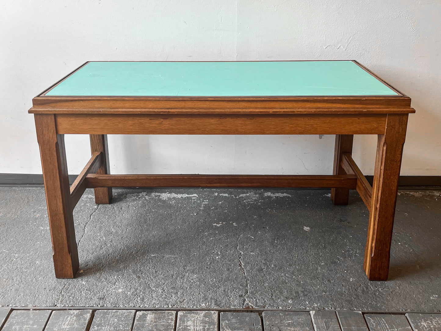 großer ausstellungstisch Y307_0202