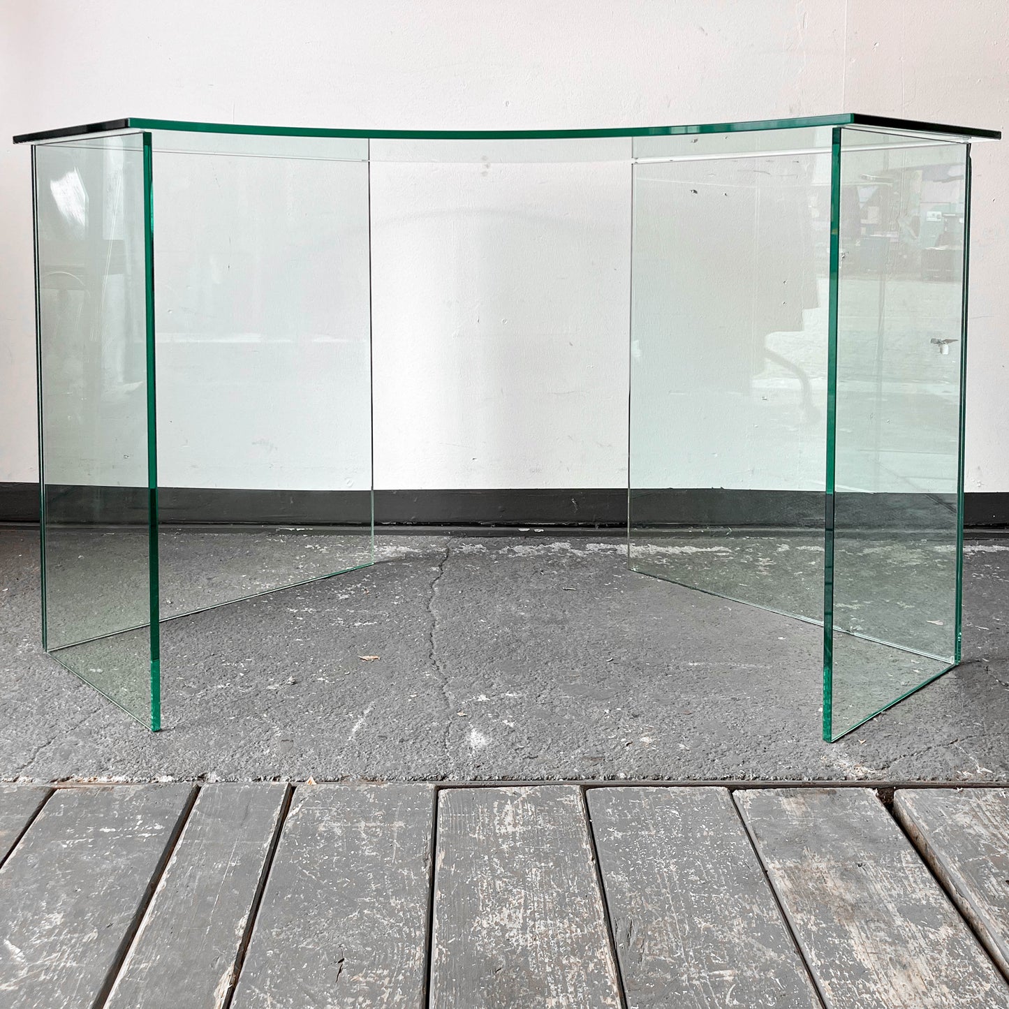 geschwungener glastisch Y309_1802