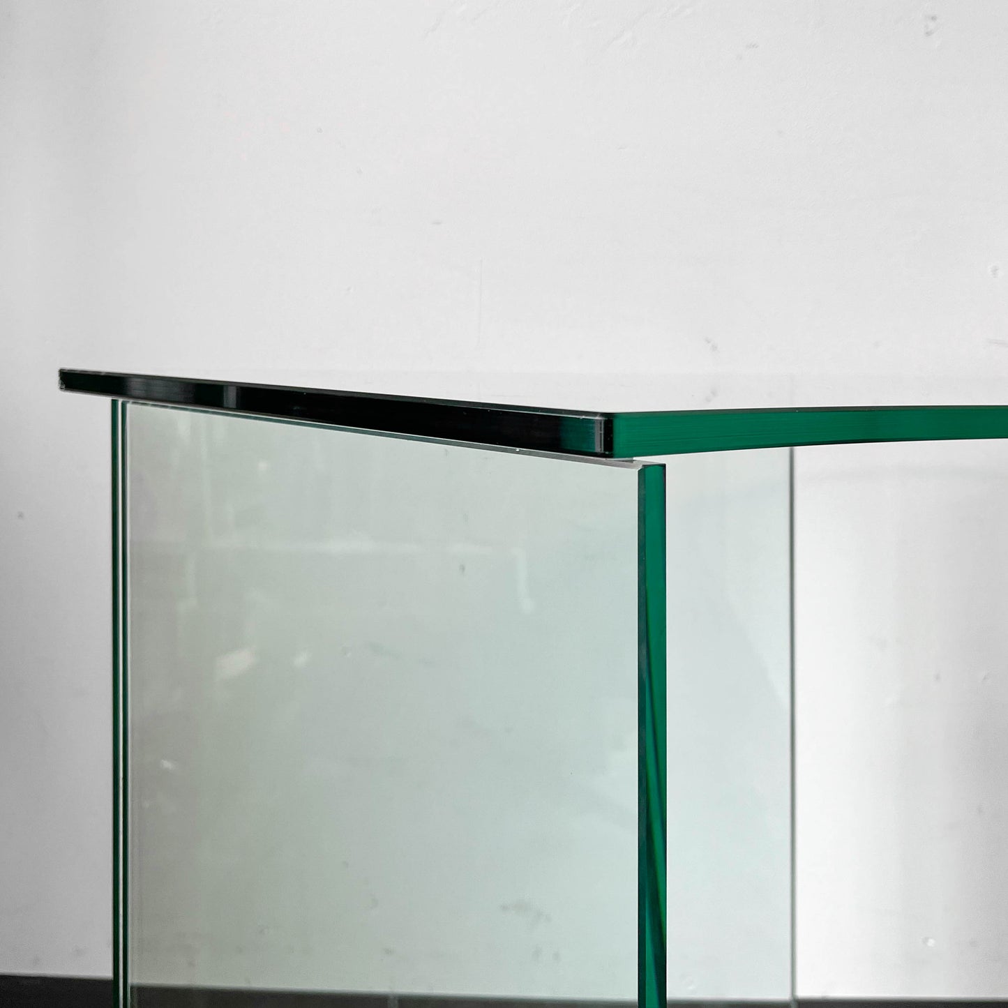 geschwungener glastisch Y309_1802