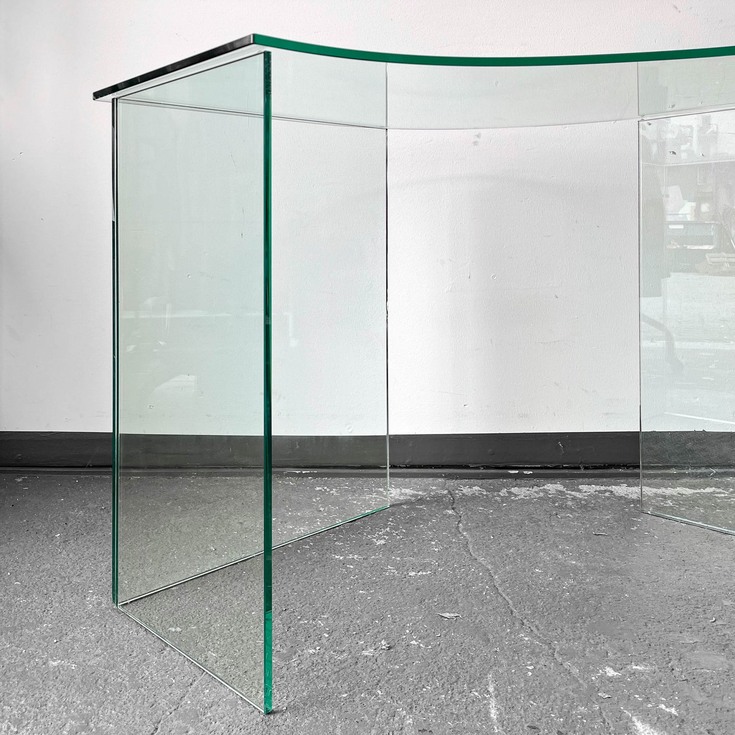 geschwungener glastisch Y309_1802