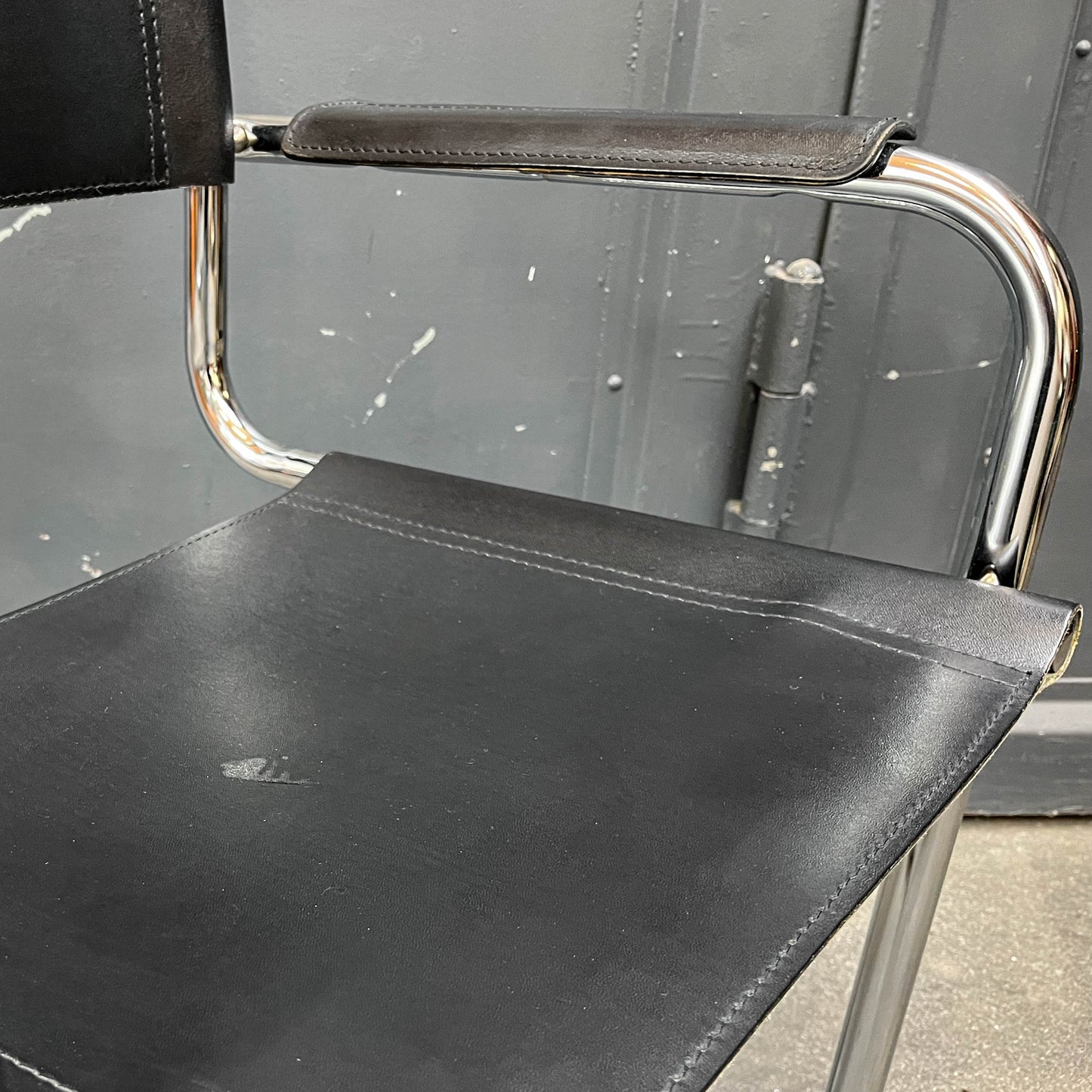 freischwinger im bauhaus stil Y311_3002