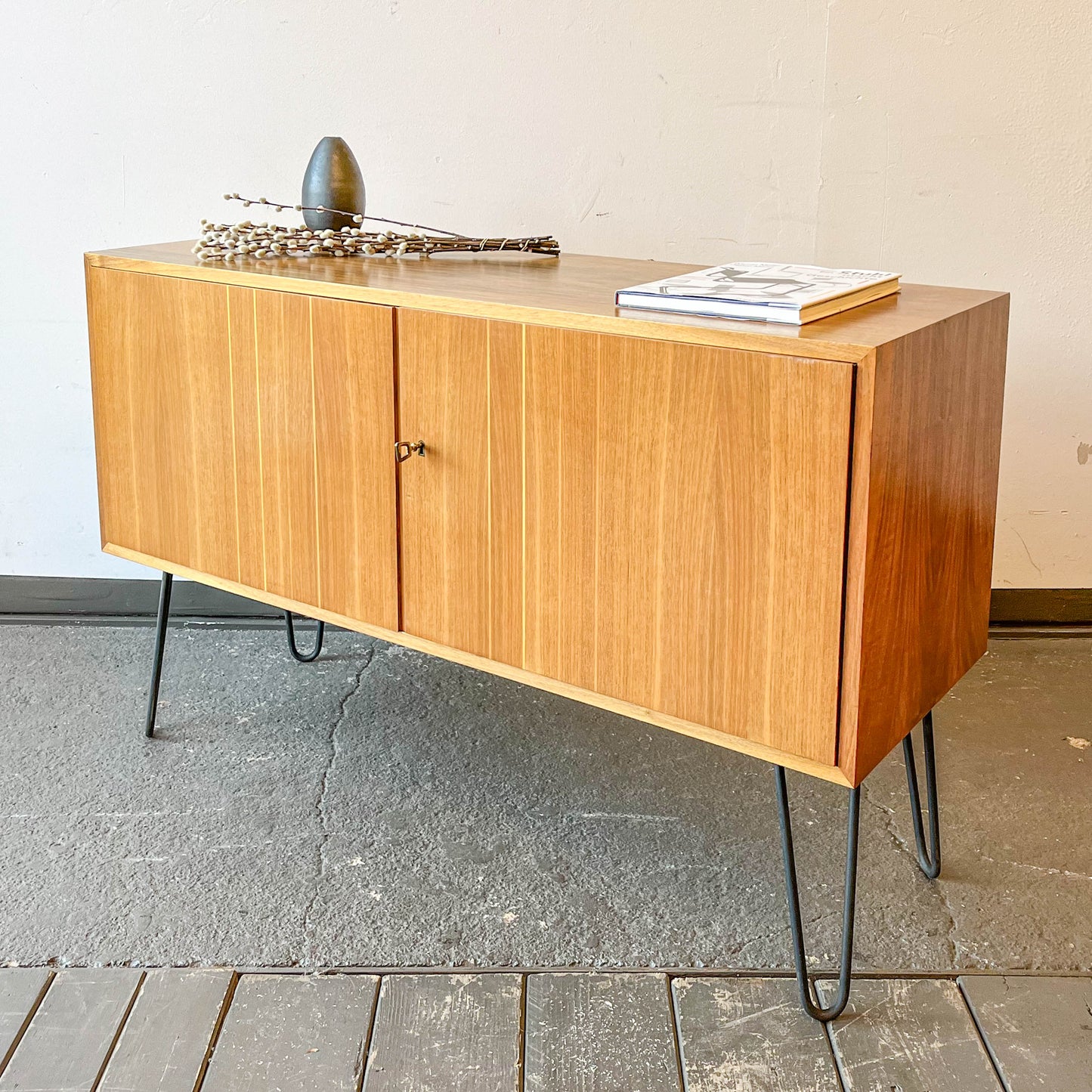 mid-century sideboard Y211_0301
