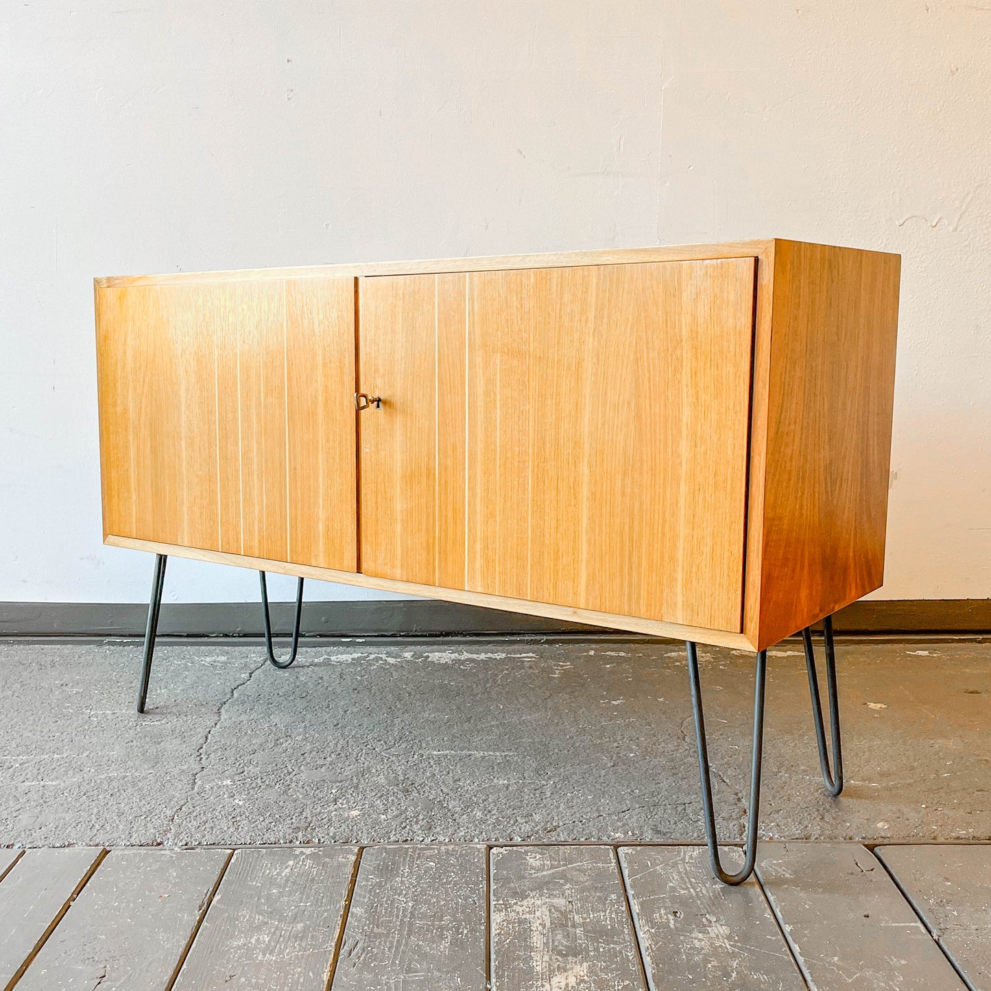 mid-century sideboard Y211_0301