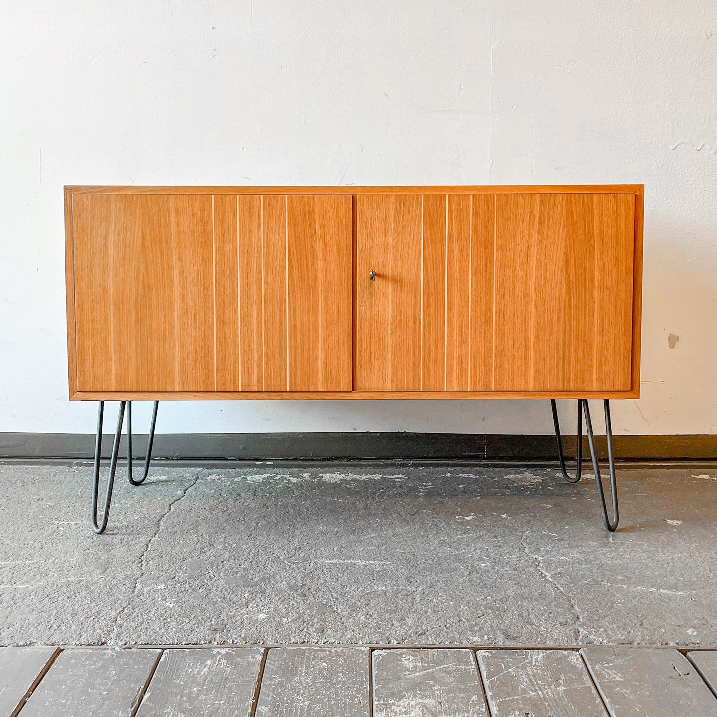 mid-century sideboard Y211_0301