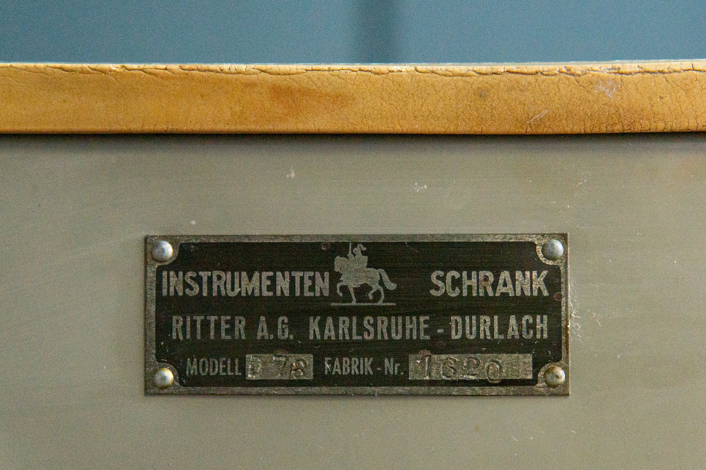 ritter medizinschrank Y112_1803