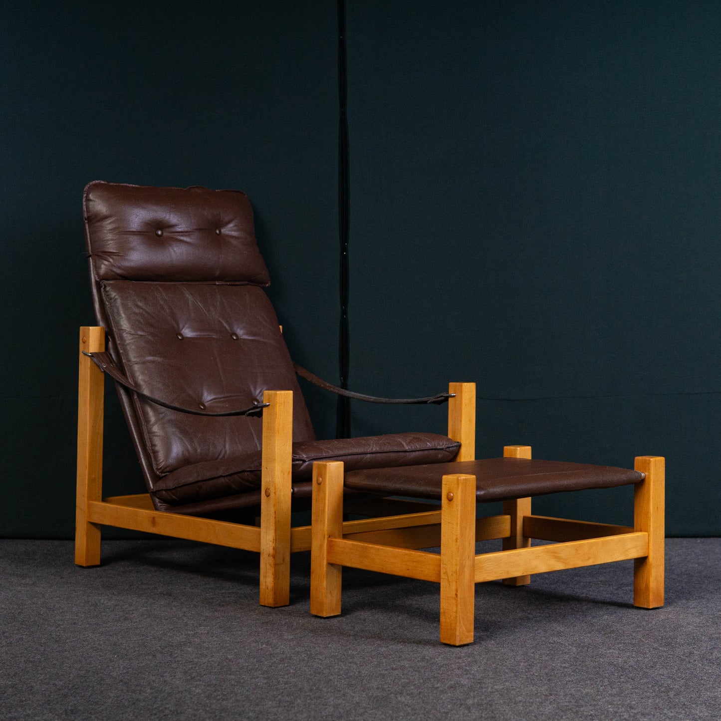 ledersessel mit ottoman