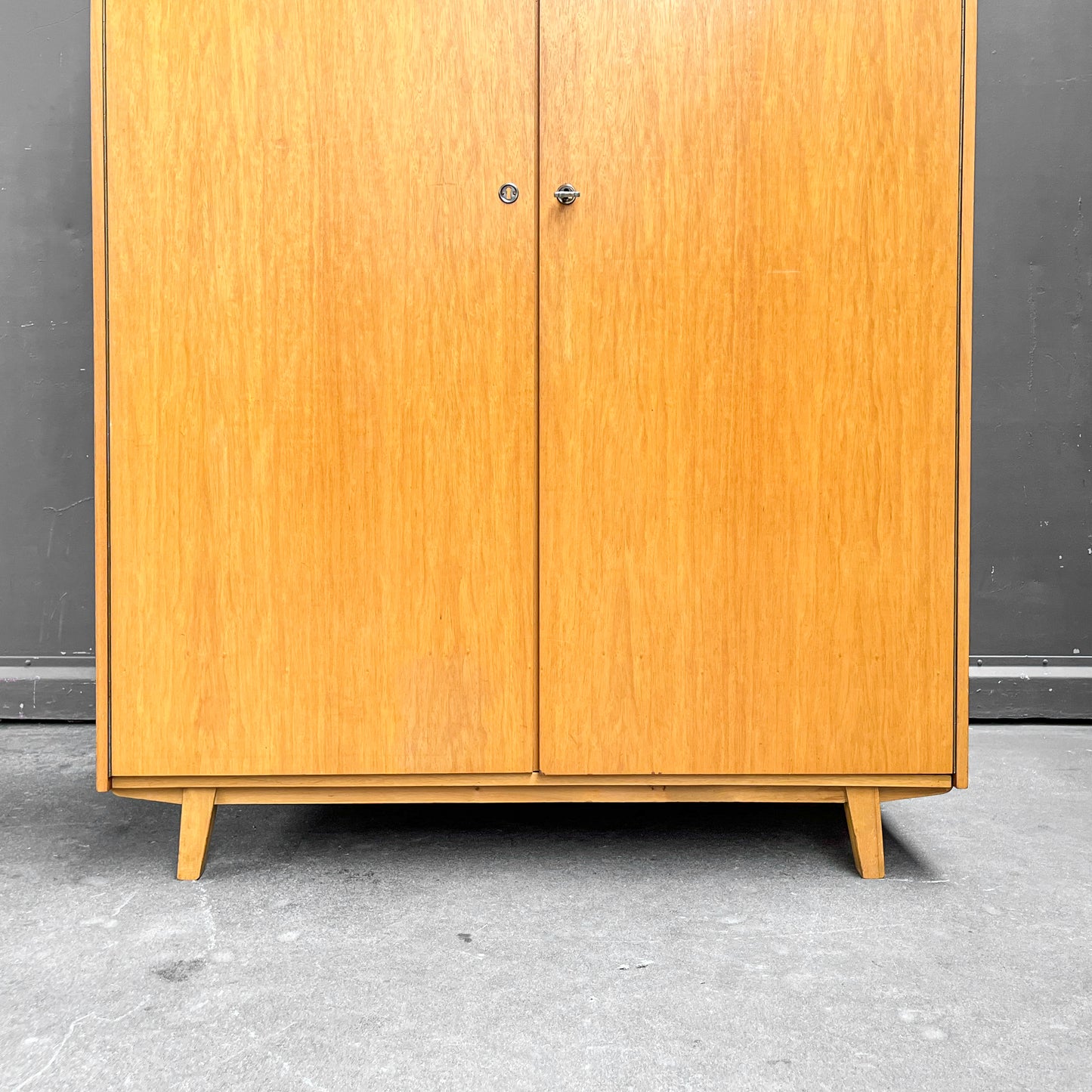 mid-century kleiderschrank mit hellem holzfurnier - 1960er jahre