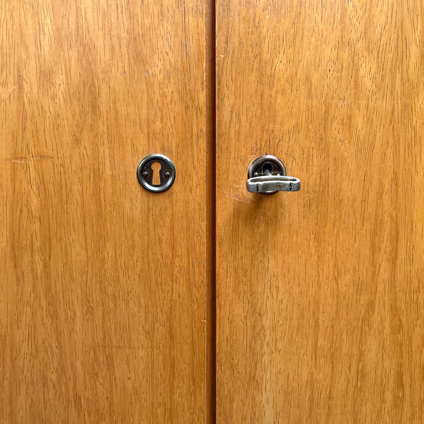mid-century kleiderschrank mit hellem holzfurnier - 1960er jahre