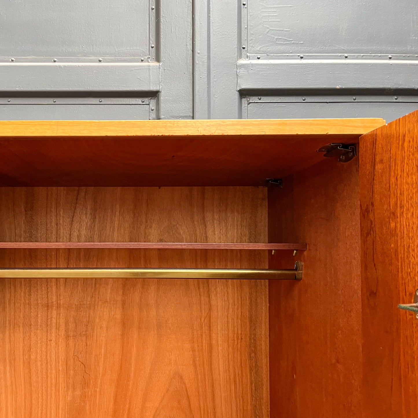 mid-century kleiderschrank mit hellem holzfurnier - 1960er jahre