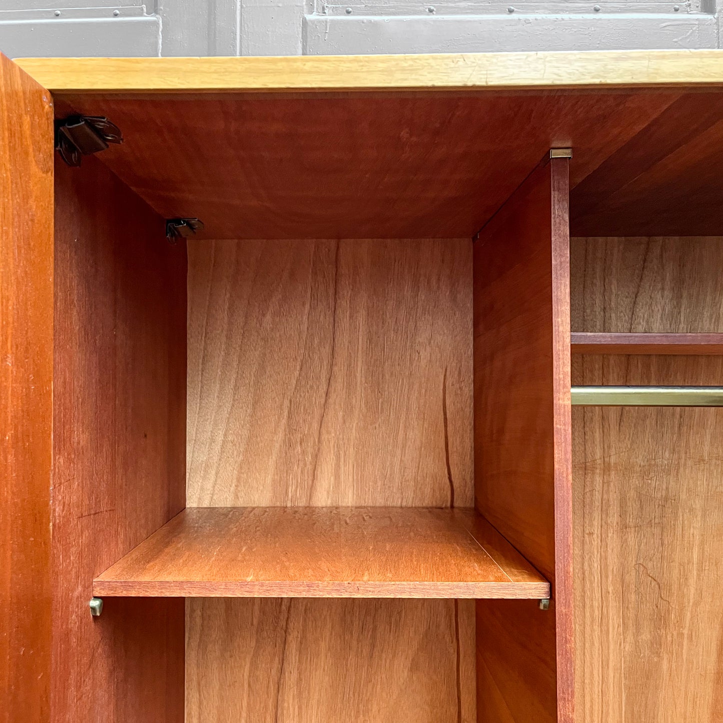 mid-century kleiderschrank mit hellem holzfurnier - 1960er jahre