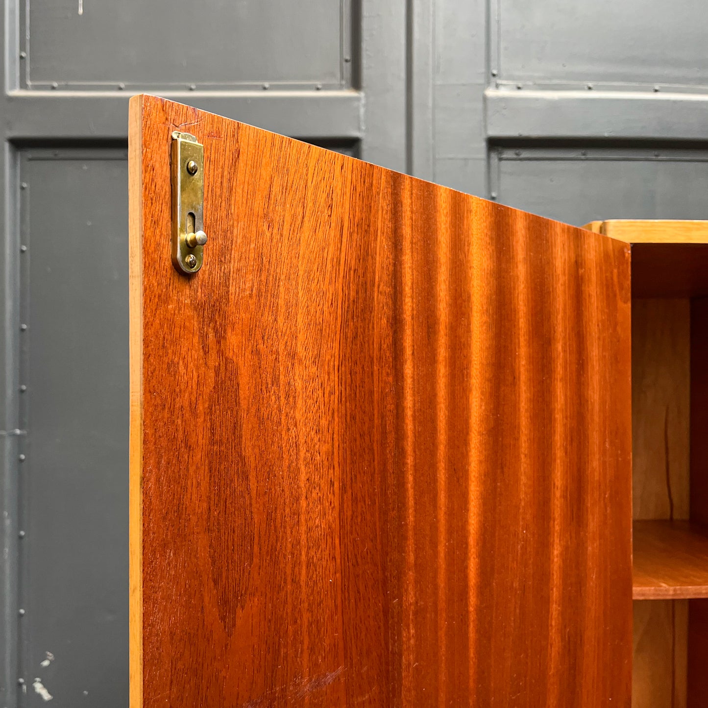 mid-century kleiderschrank mit hellem holzfurnier - 1960er jahre