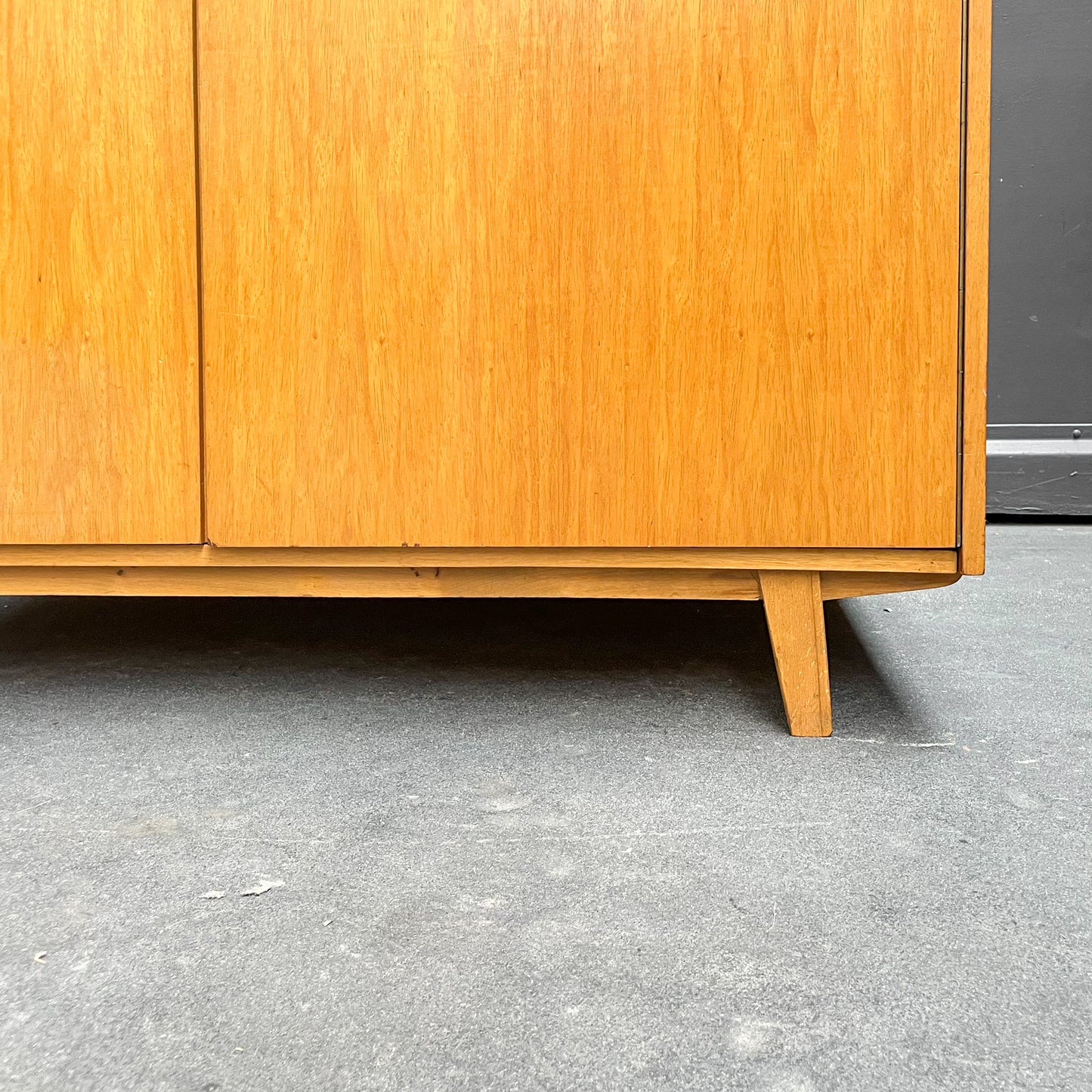 mid-century kleiderschrank mit hellem holzfurnier - 1960er jahre