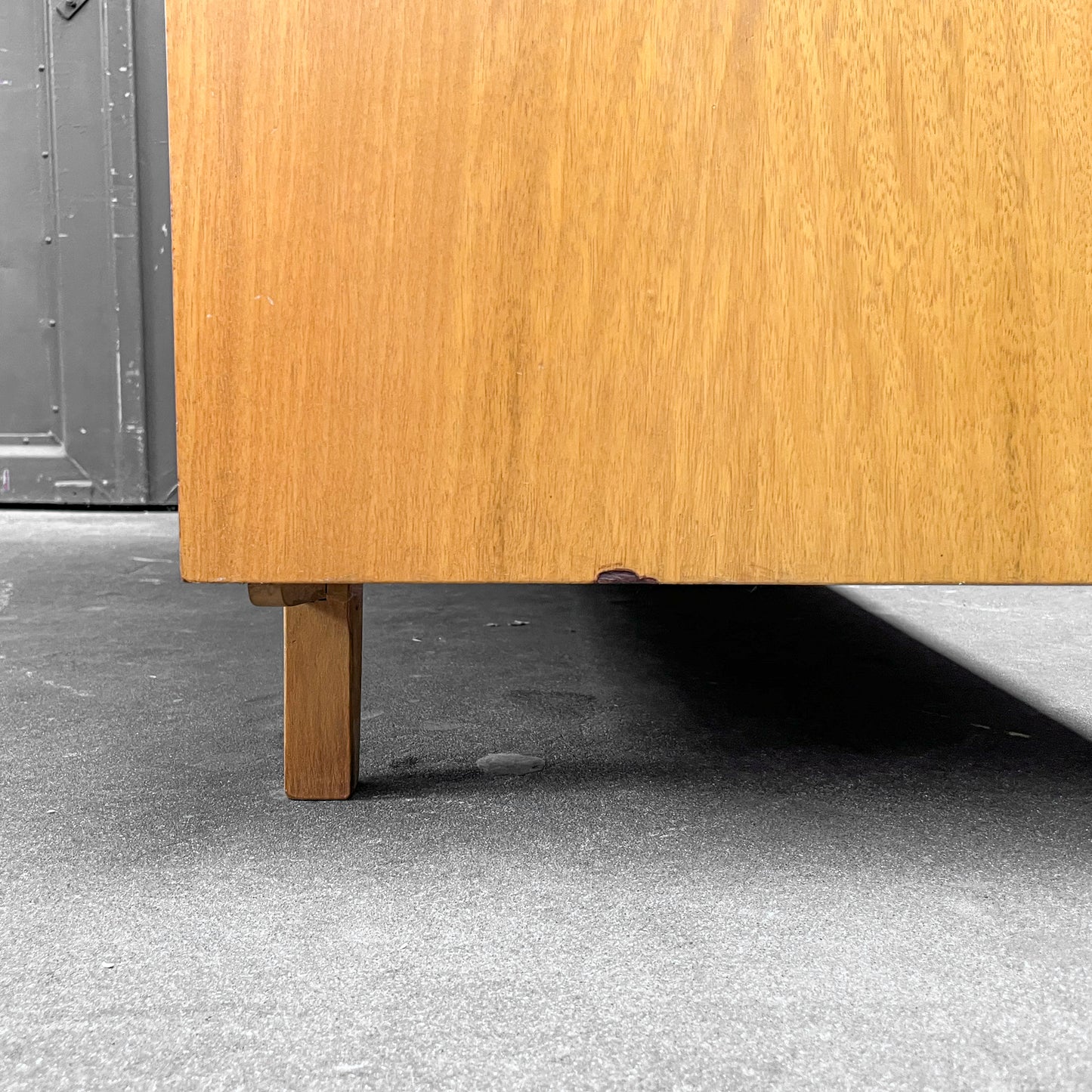 mid-century kleiderschrank mit hellem holzfurnier - 1960er jahre